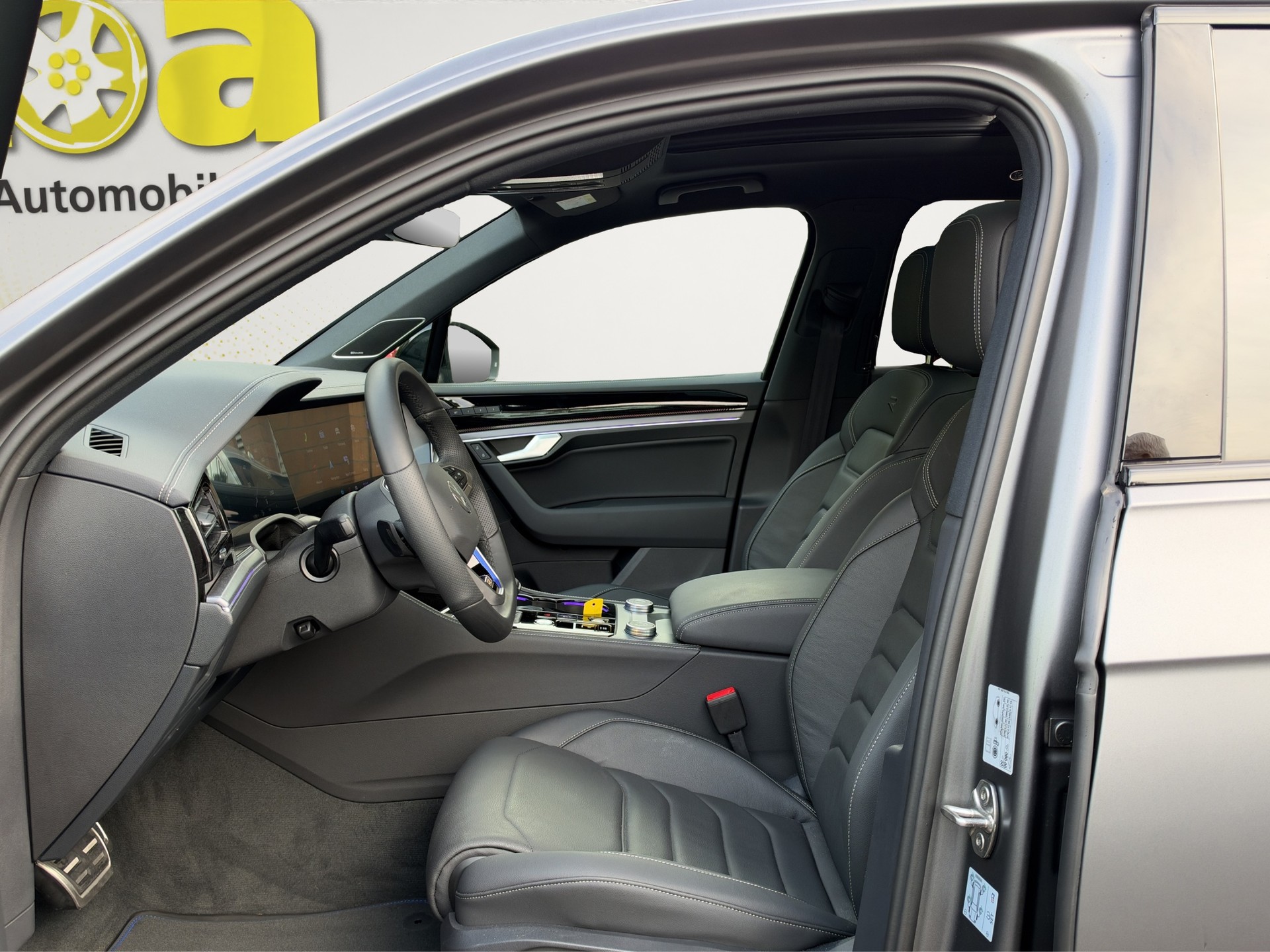 VW Touareg 3.0TSIe Hybrid R 4x4-image-11