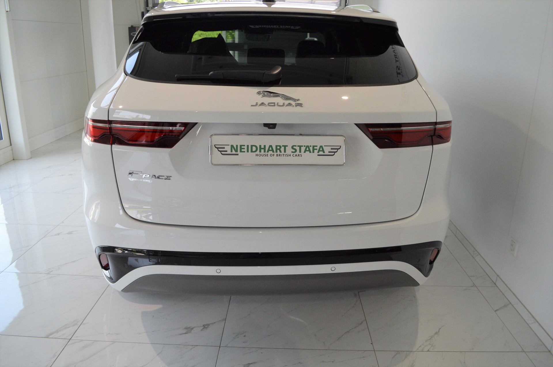 JAGUAR F-Pace 2.0 P250 R-Dynamic SE AWD-showroom-element-3