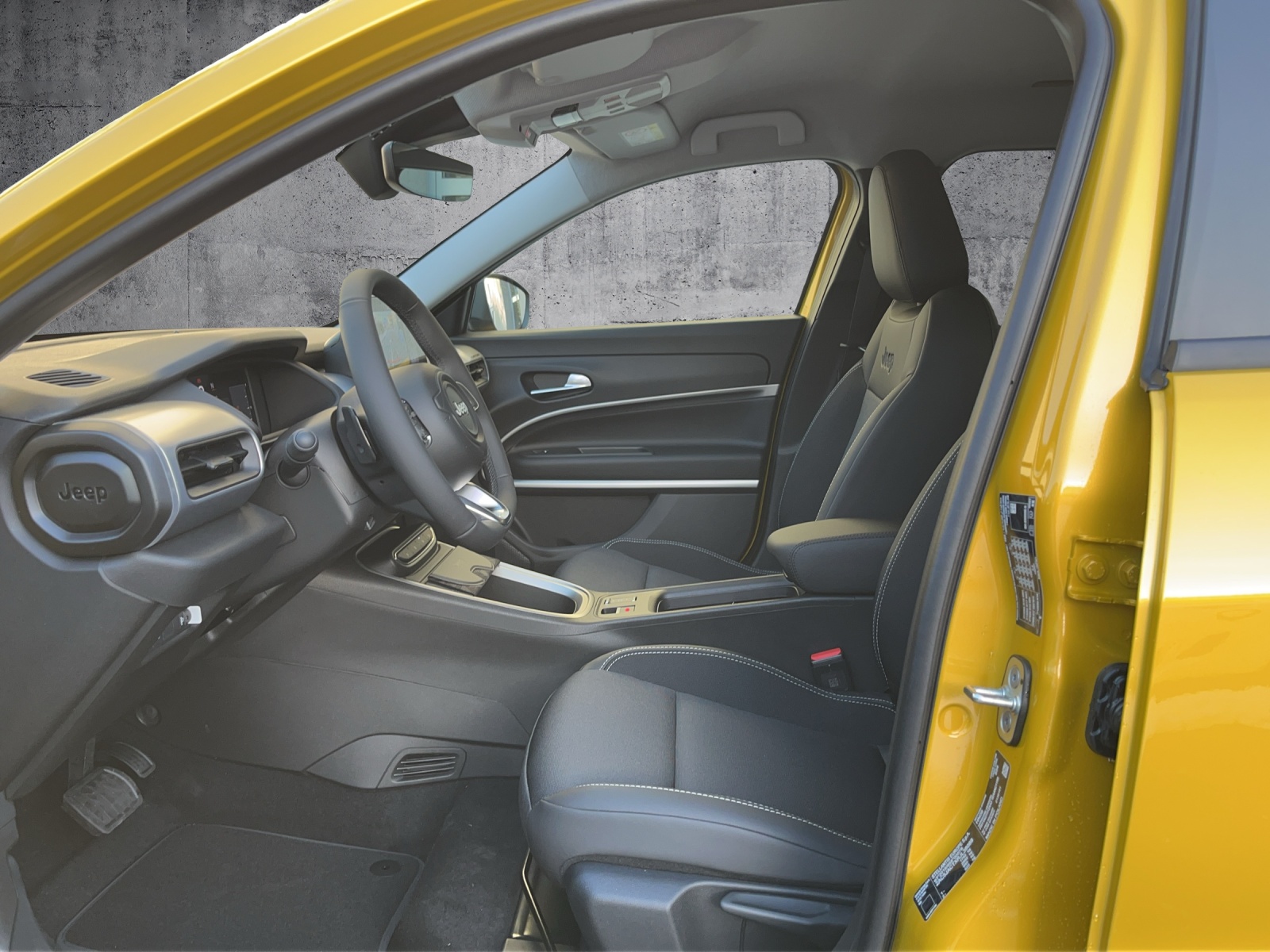 JEEP Avenger 1.2 MHEV Swiss Altitude-image-8