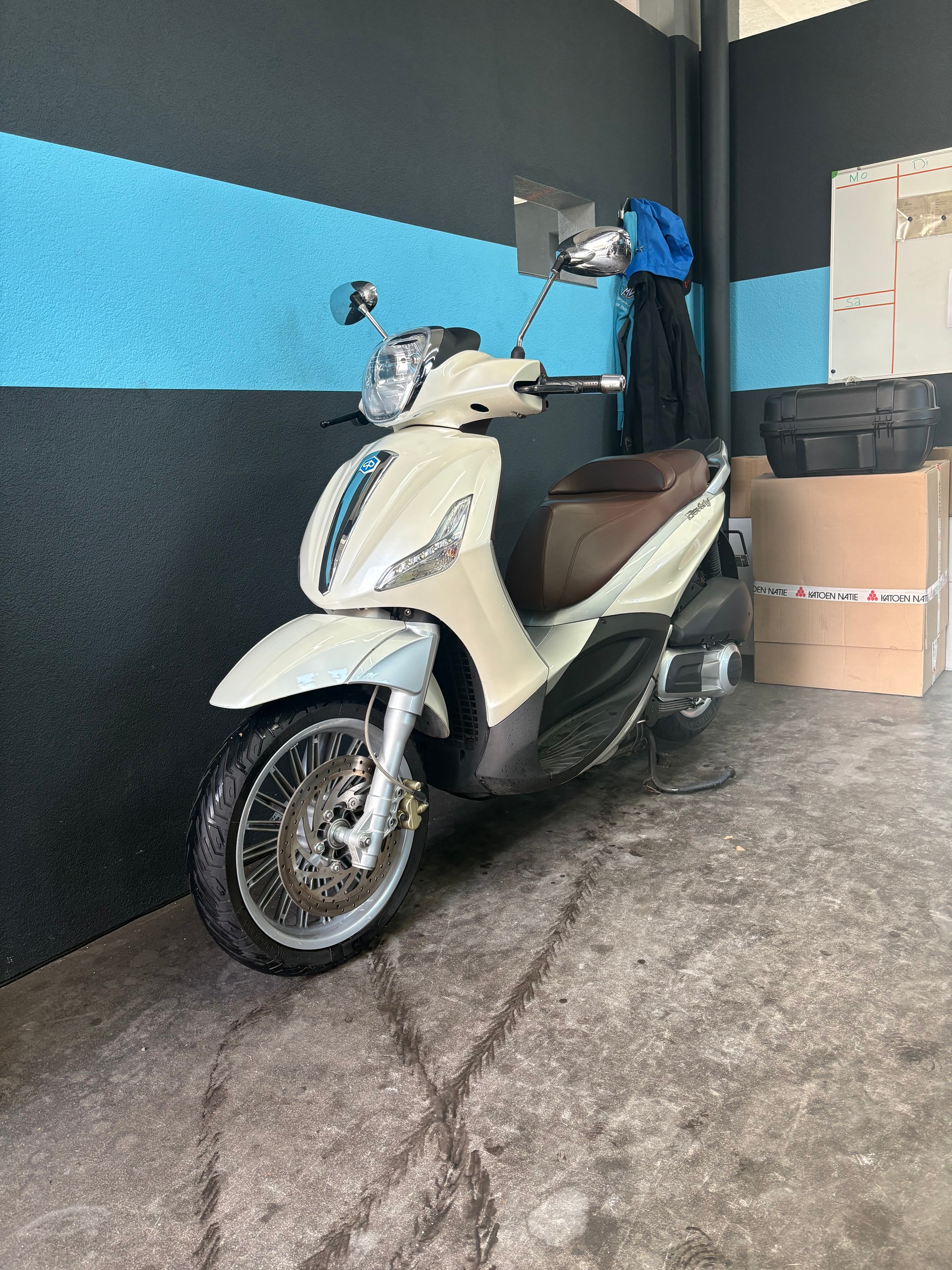 PIAGGIO Beverly 300 i.e.-image-3