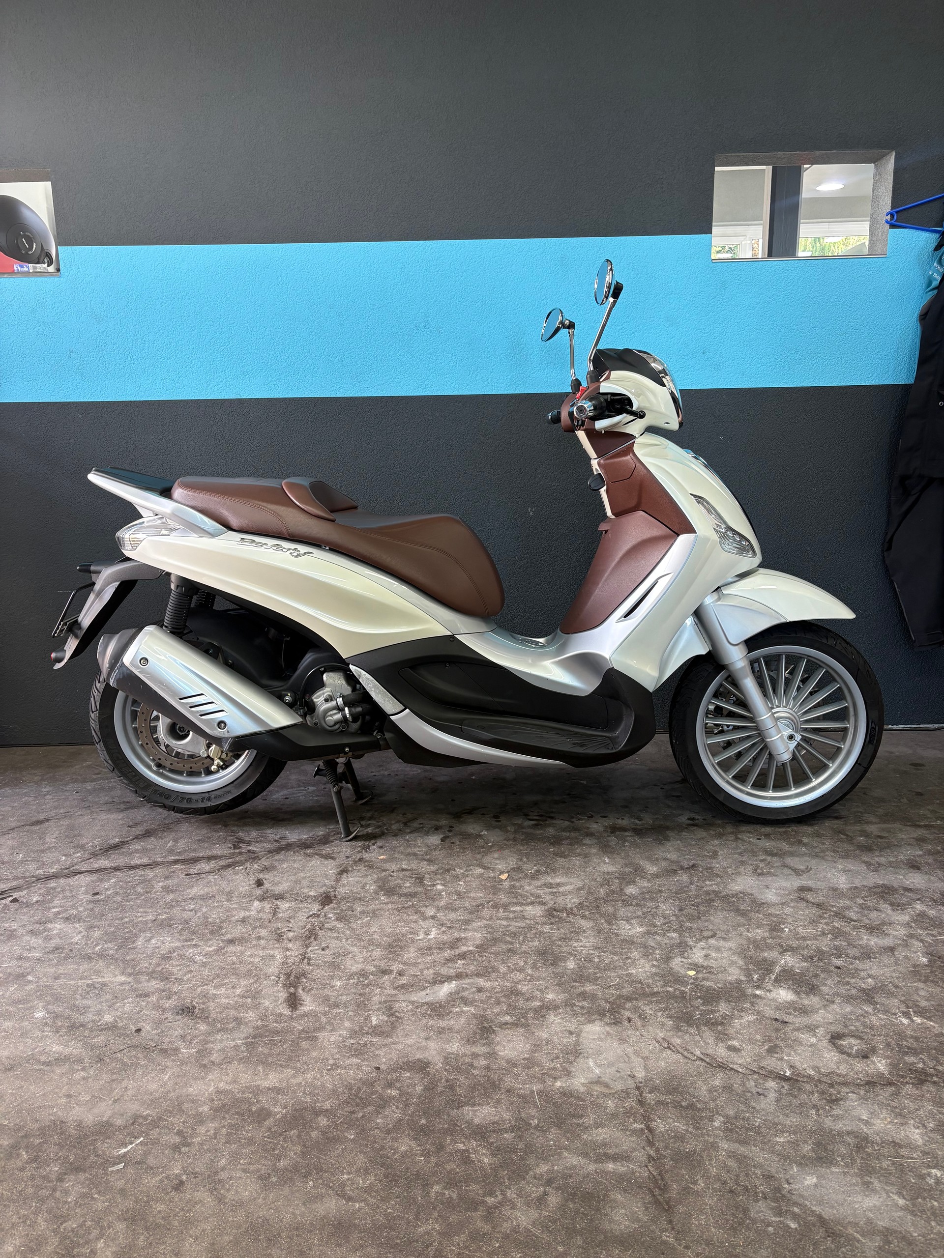 PIAGGIO Beverly 300 i.e.-image-0