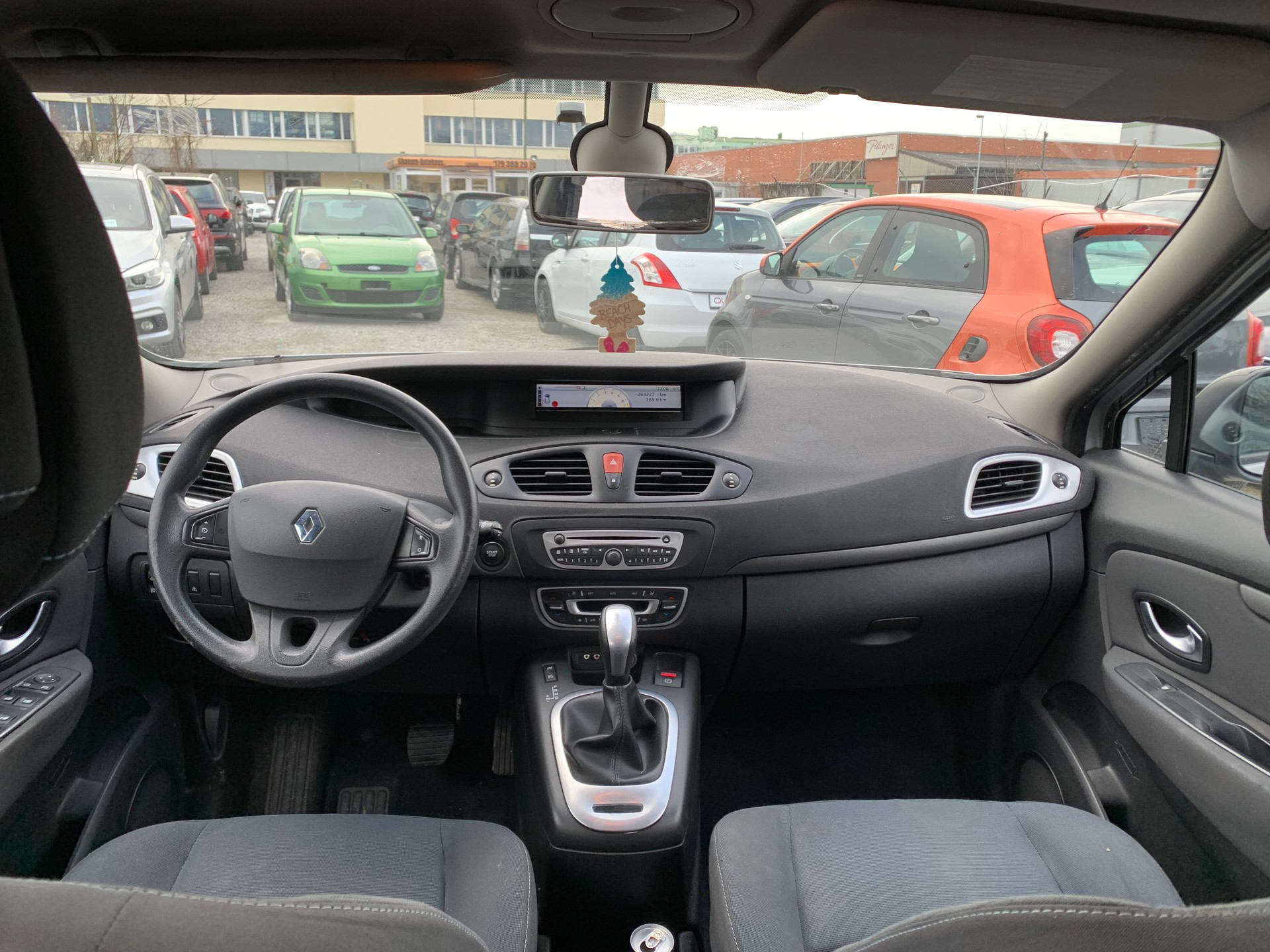RENAULT Grand Scénic 2.0 16V Dynamique X-Tronic CVT-image-8