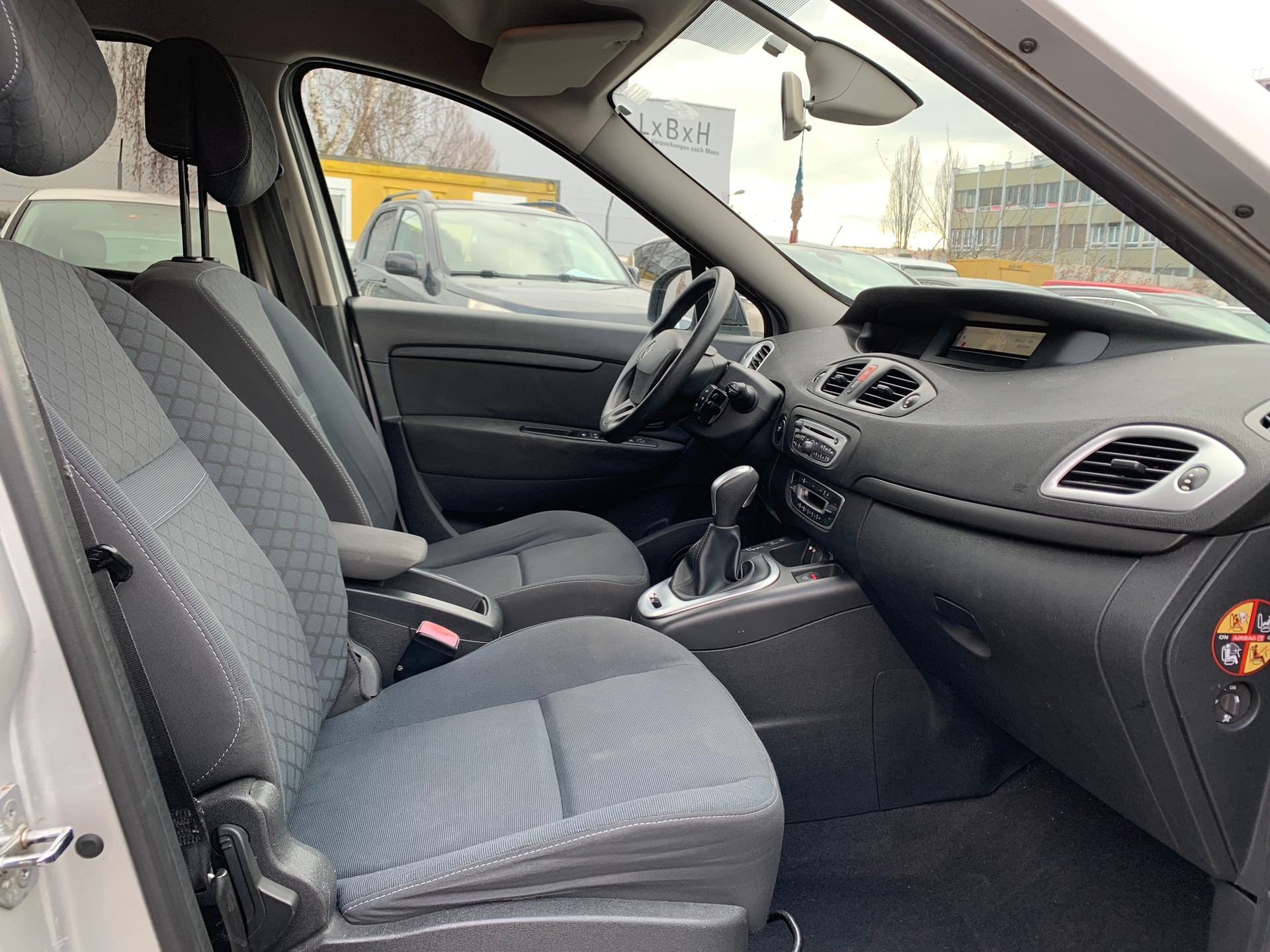 RENAULT Grand Scénic 2.0 16V Dynamique X-Tronic CVT-image-11