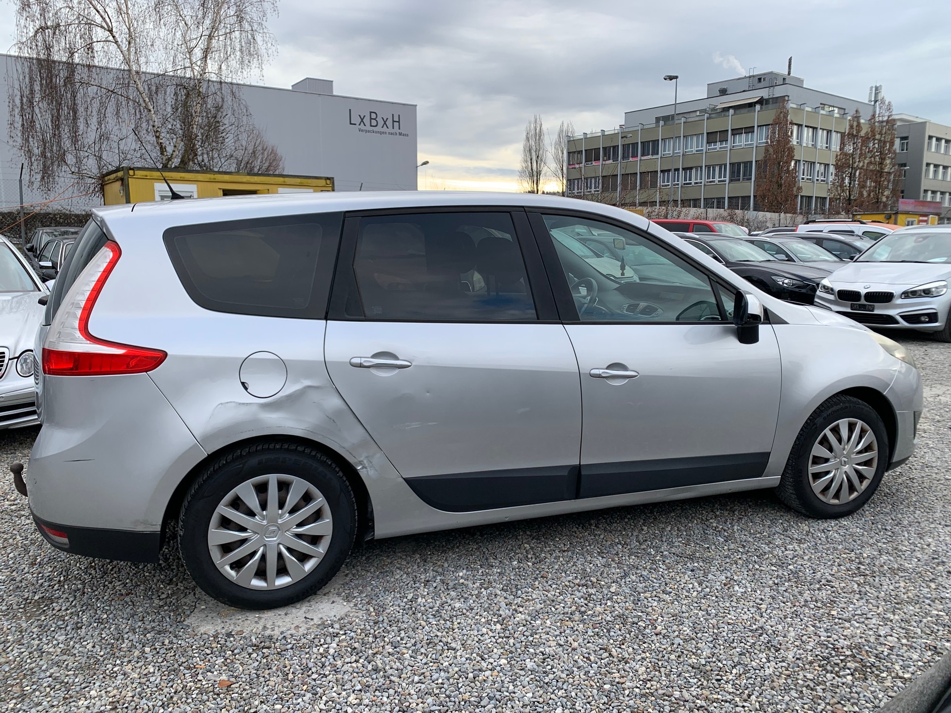 RENAULT Grand Scénic 2.0 16V Dynamique X-Tronic CVT-image-3