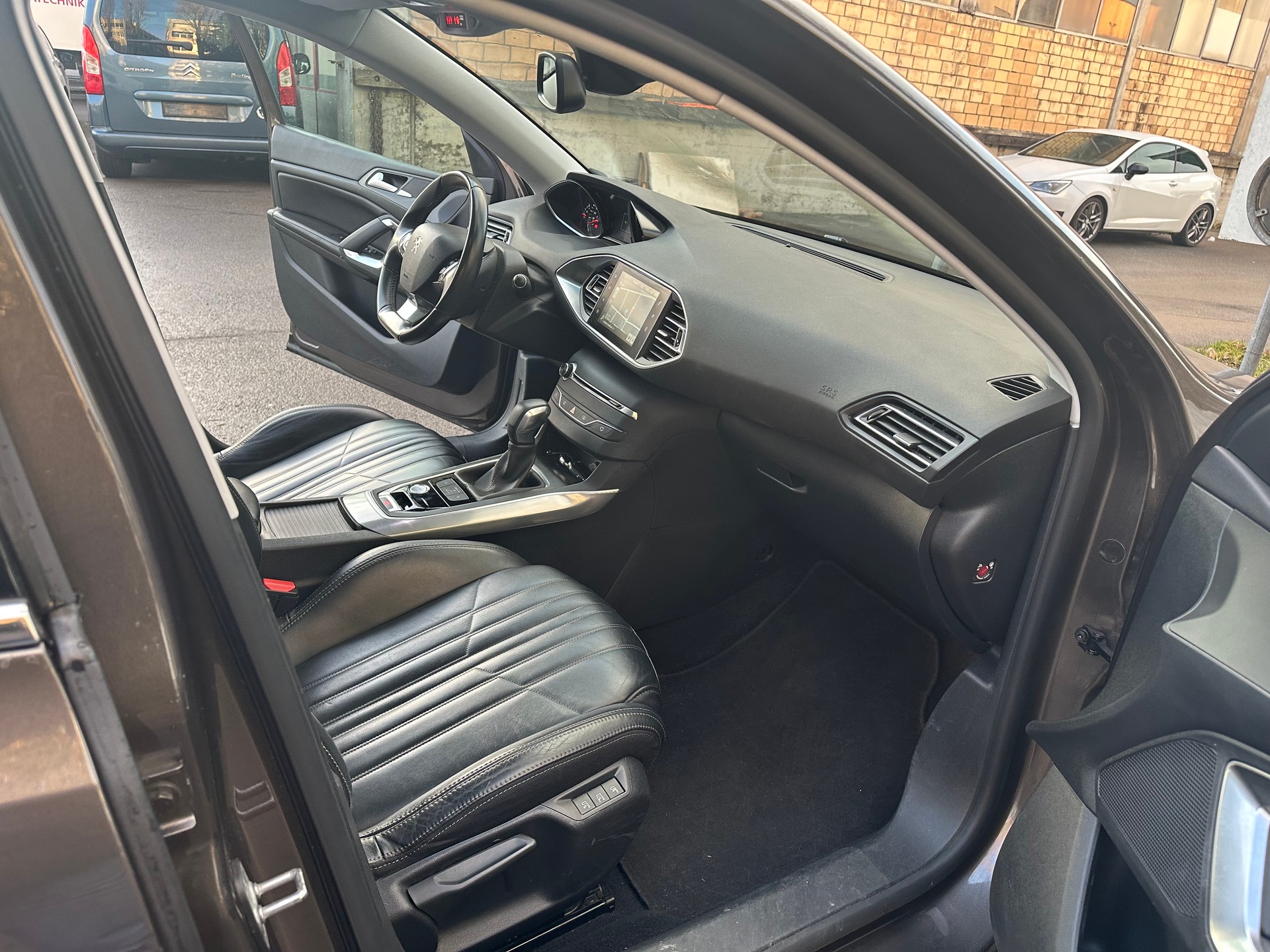 PEUGEOT 308 2.0 BlueHDI Active Automatic-image-8