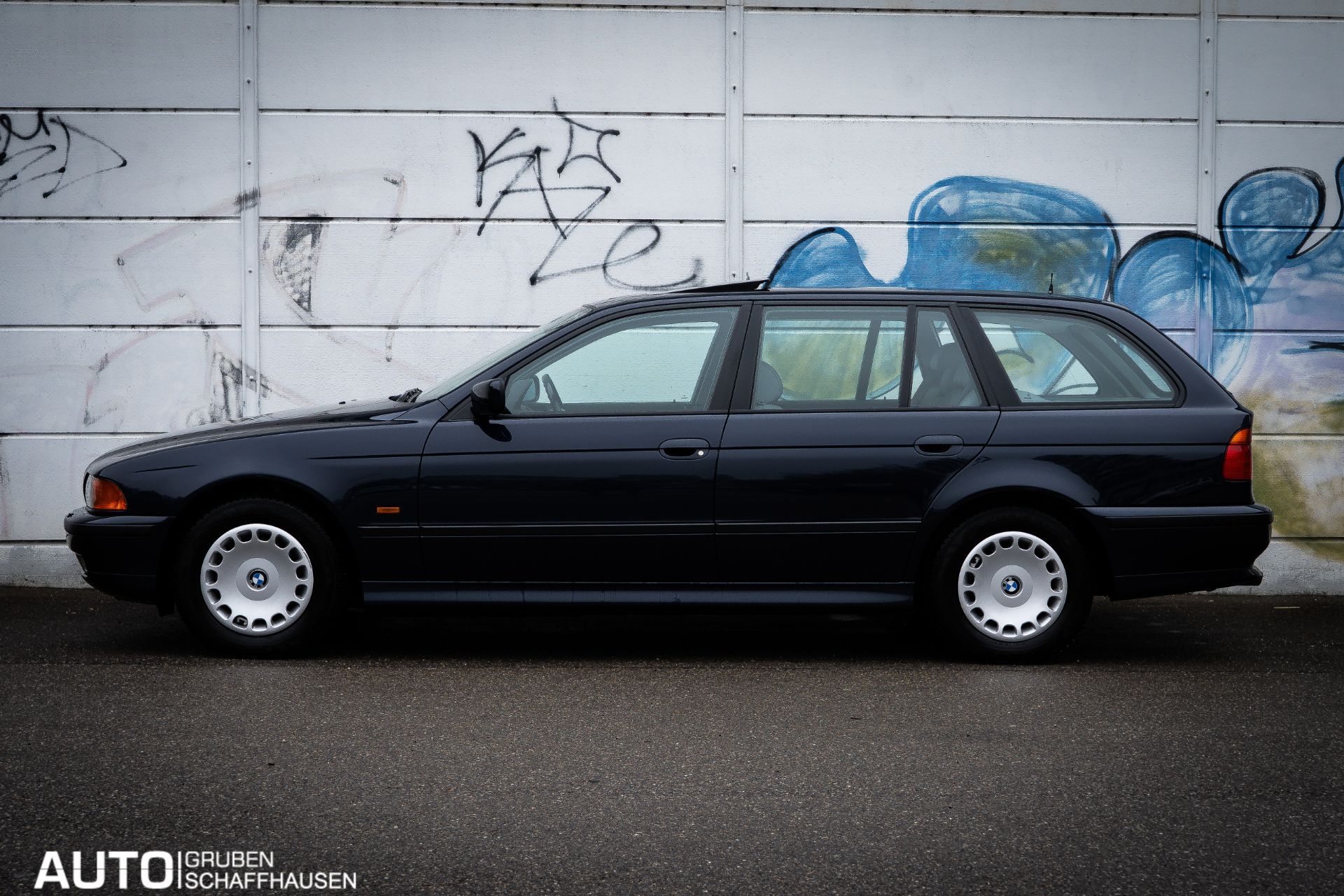 BMW 523 i Touring-image-9