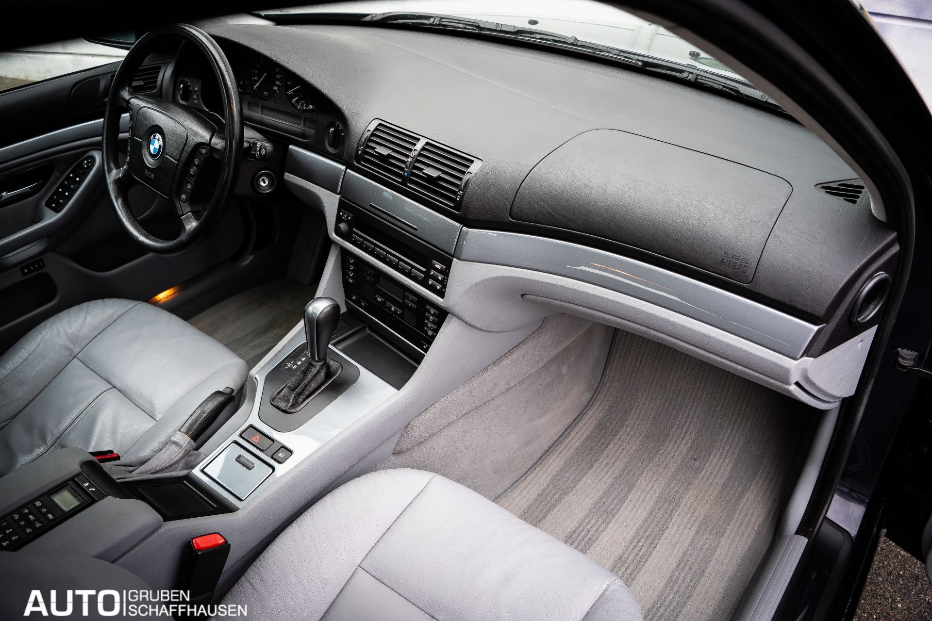 BMW 523 i Touring-image-13