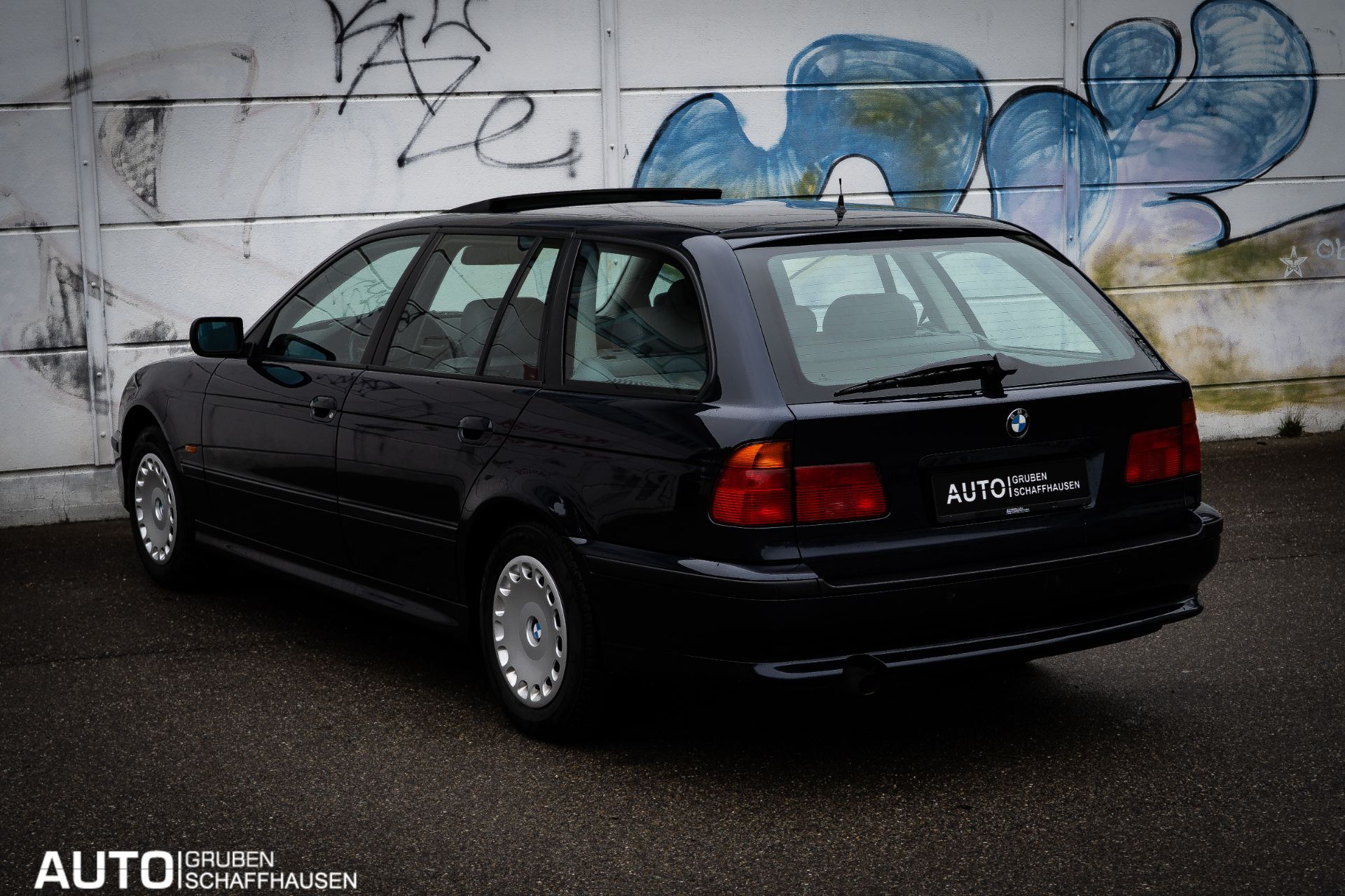 BMW 523 i Touring-image-25