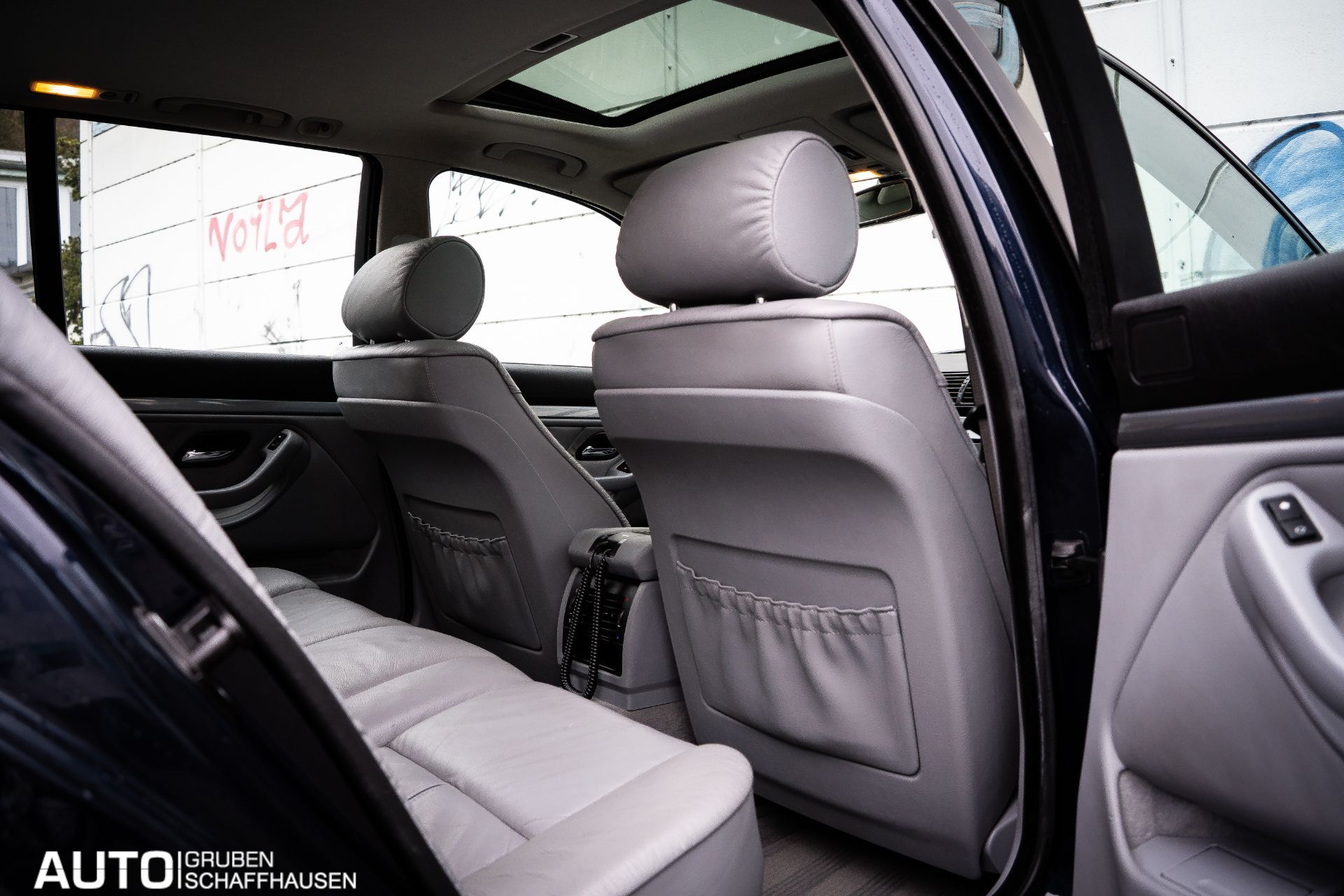 BMW 523 i Touring-image-17