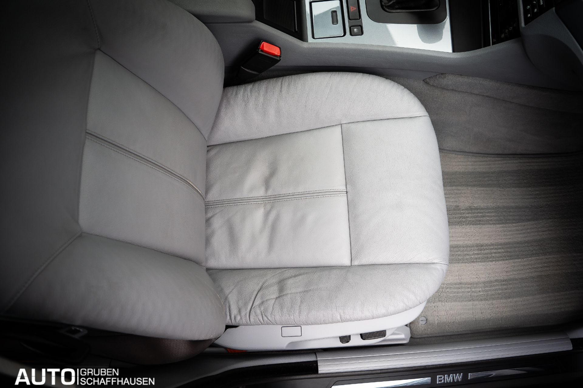 BMW 523 i Touring-image-15