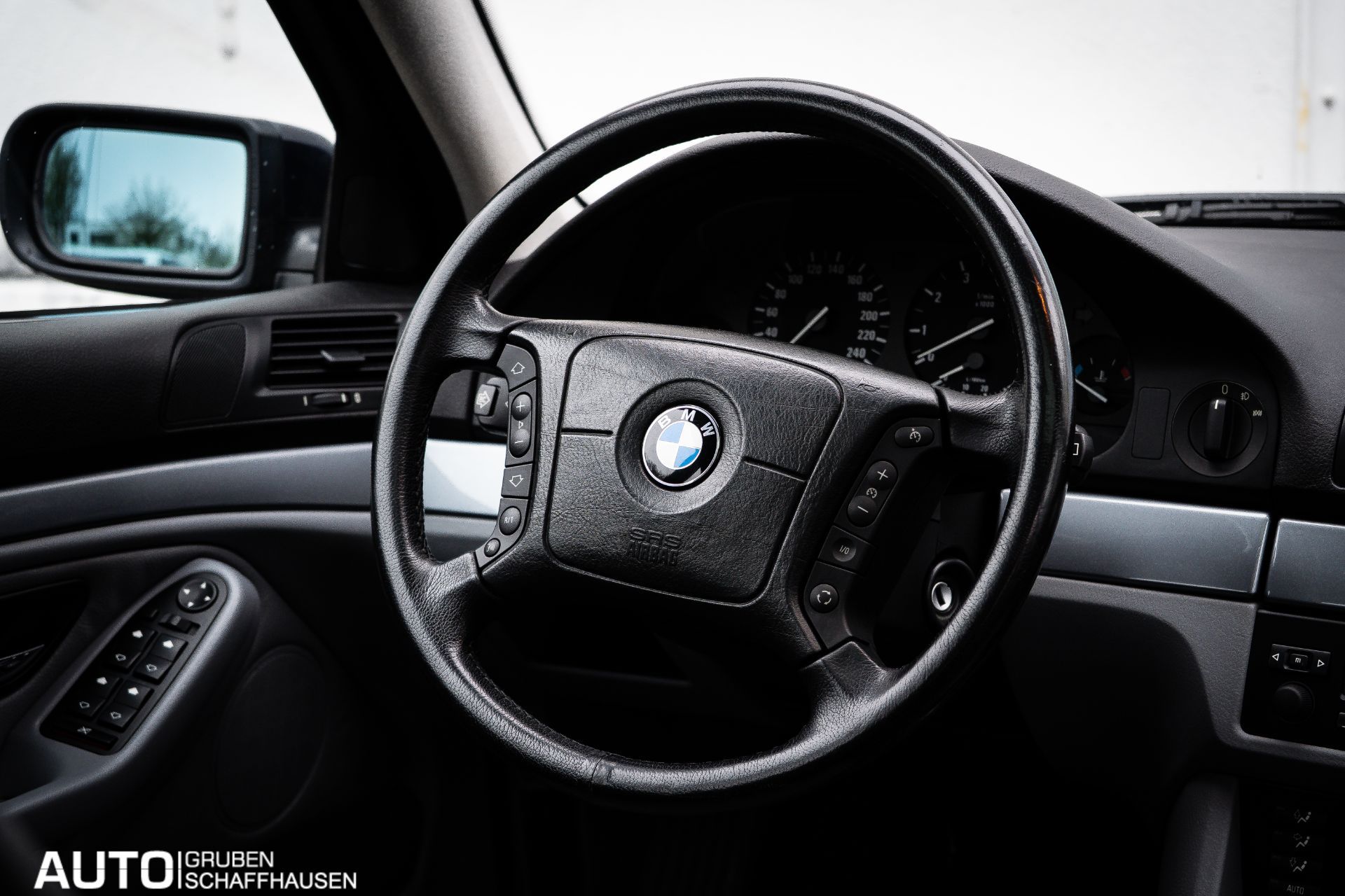 BMW 523 i Touring-image-20