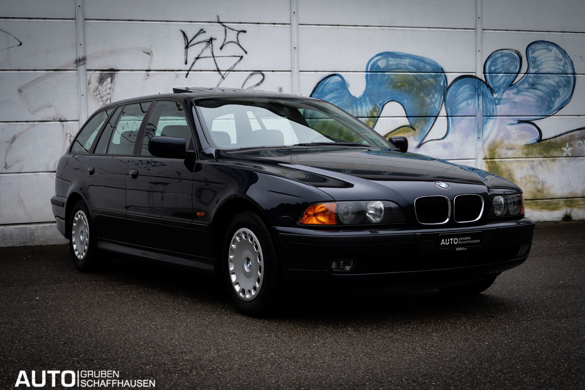 BMW 523 i Touring-showroom-element-1