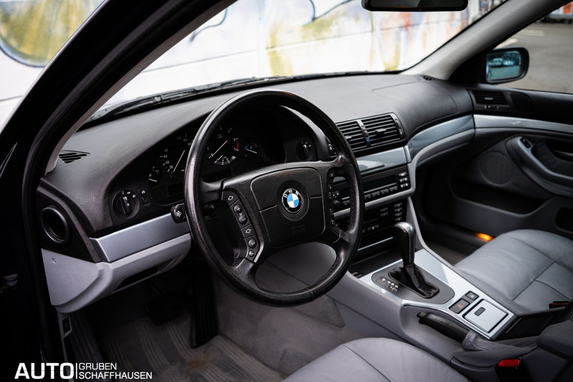 BMW 523 i Touring-image-22
