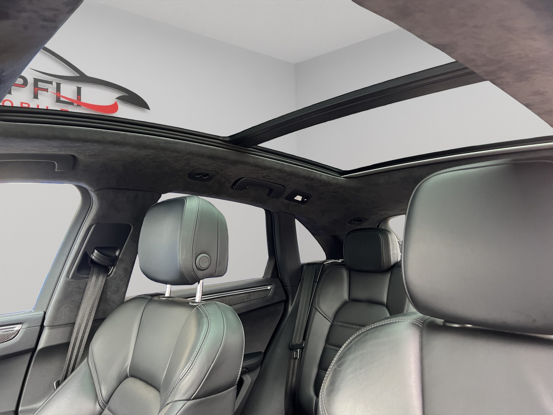 PORSCHE Macan Turbo PDK-image-8