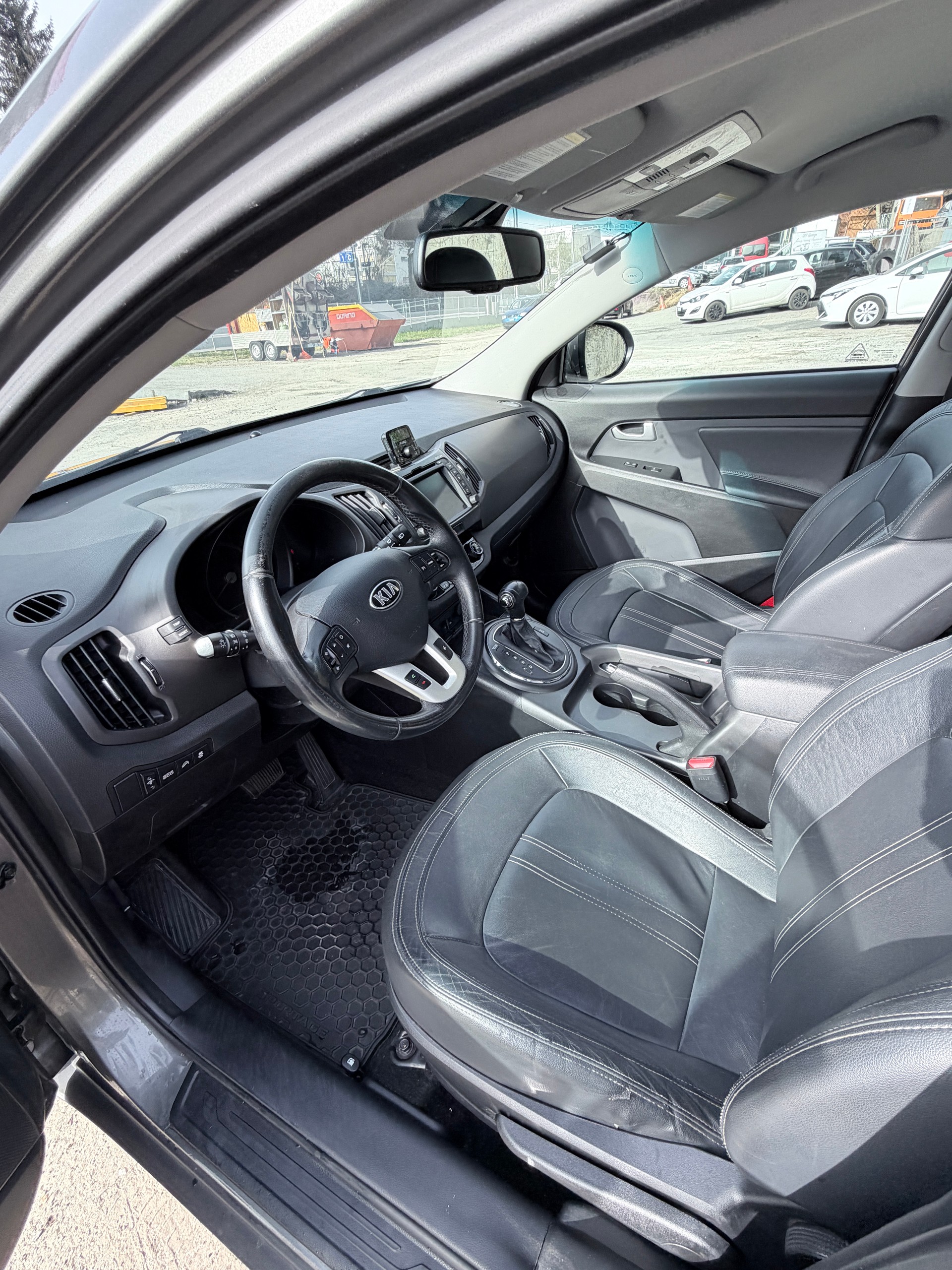 KIA Sportage 2.0 CRDi Style 4WD Automatic-image-13