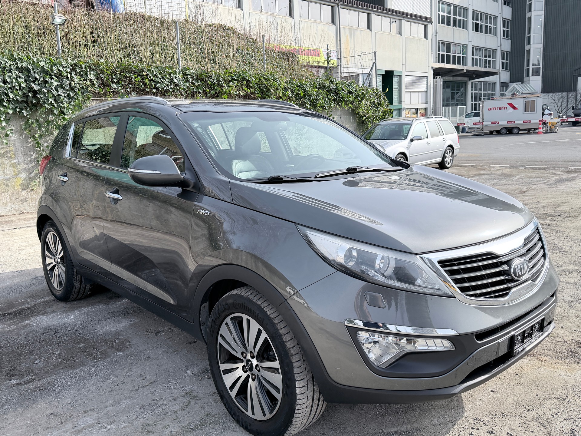 KIA Sportage 2.0 CRDi Style 4WD Automatic-image-8