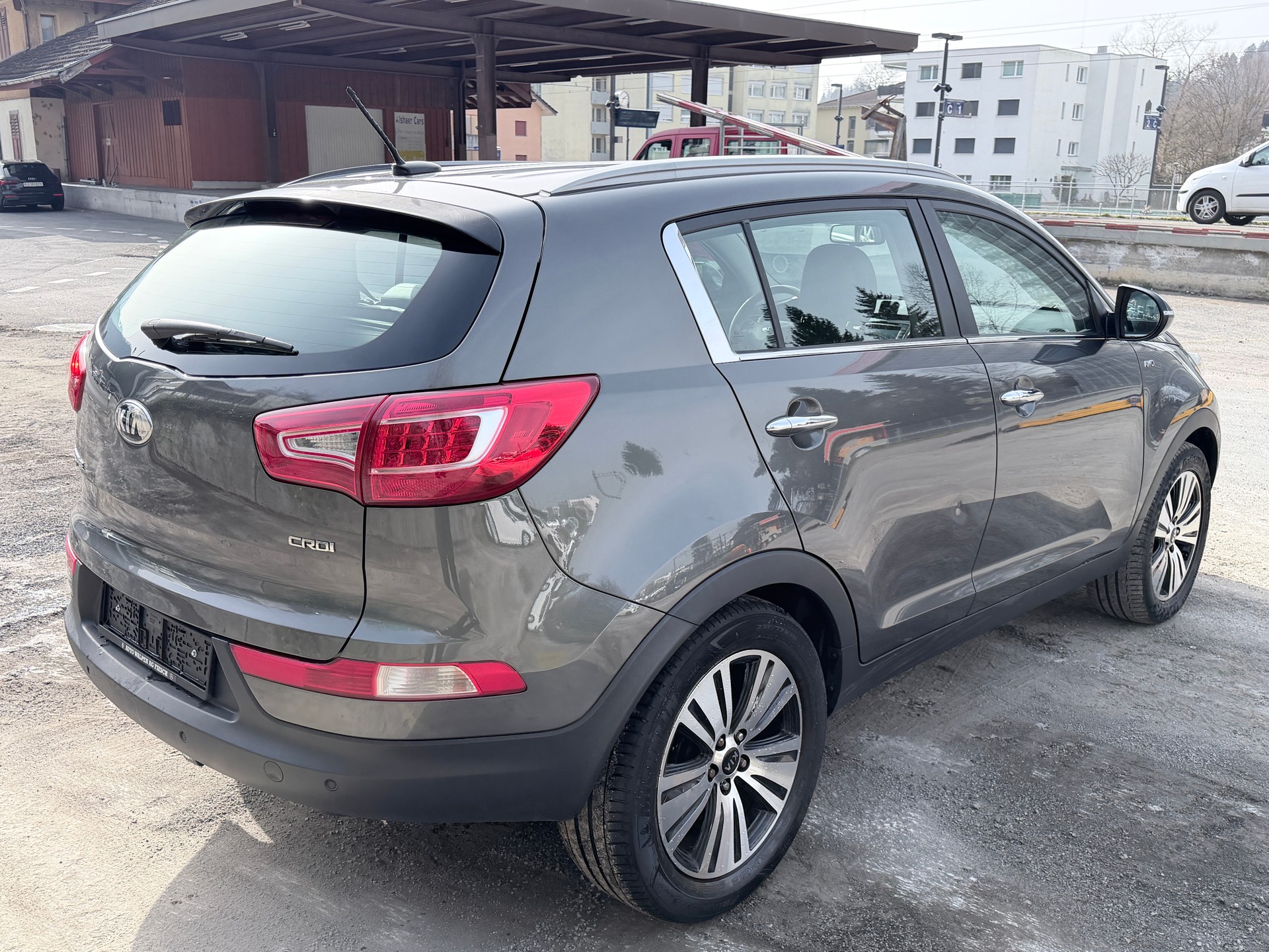 KIA Sportage 2.0 CRDi Style 4WD Automatic-image-6