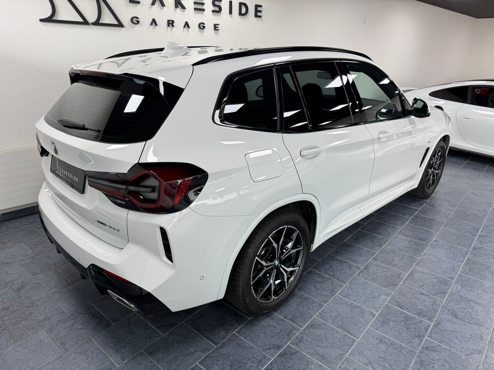 BMW X3 xDrive 48V 20d M Sport-showroom-element-3
