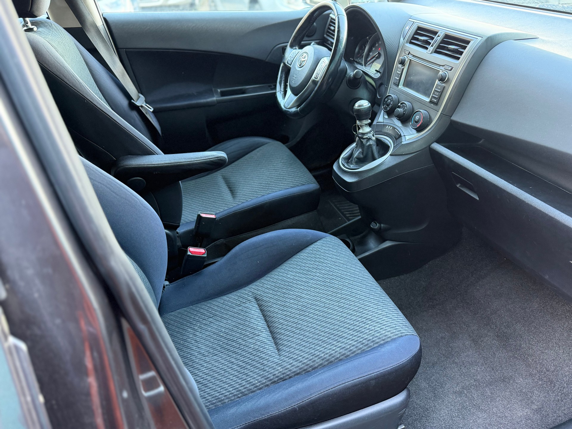 TOYOTA Verso-S 1.4 D-4D Linea Sol-image-8