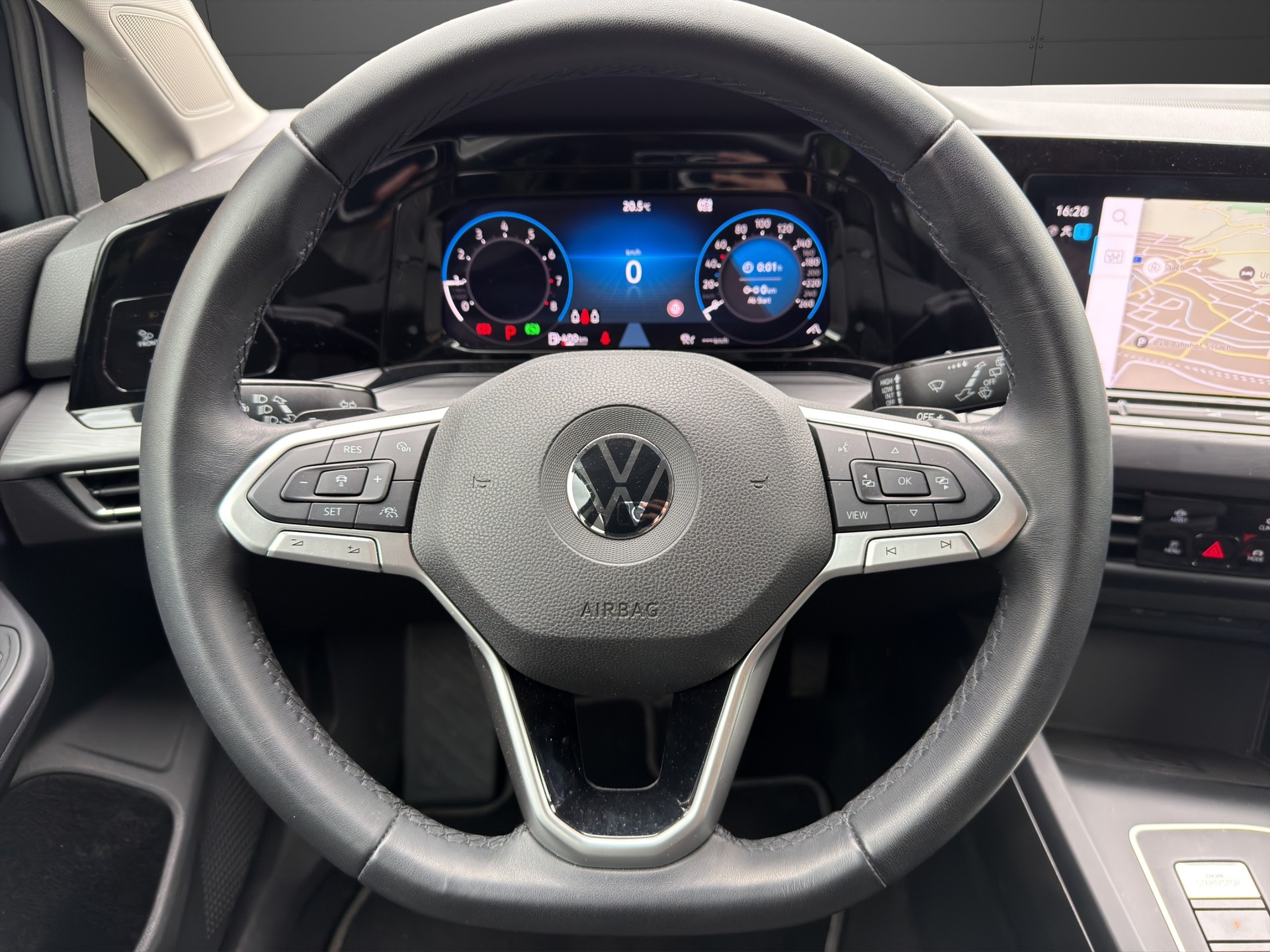VW Golf 1.5 eTSI mHEV ACT Style DSG-image-17