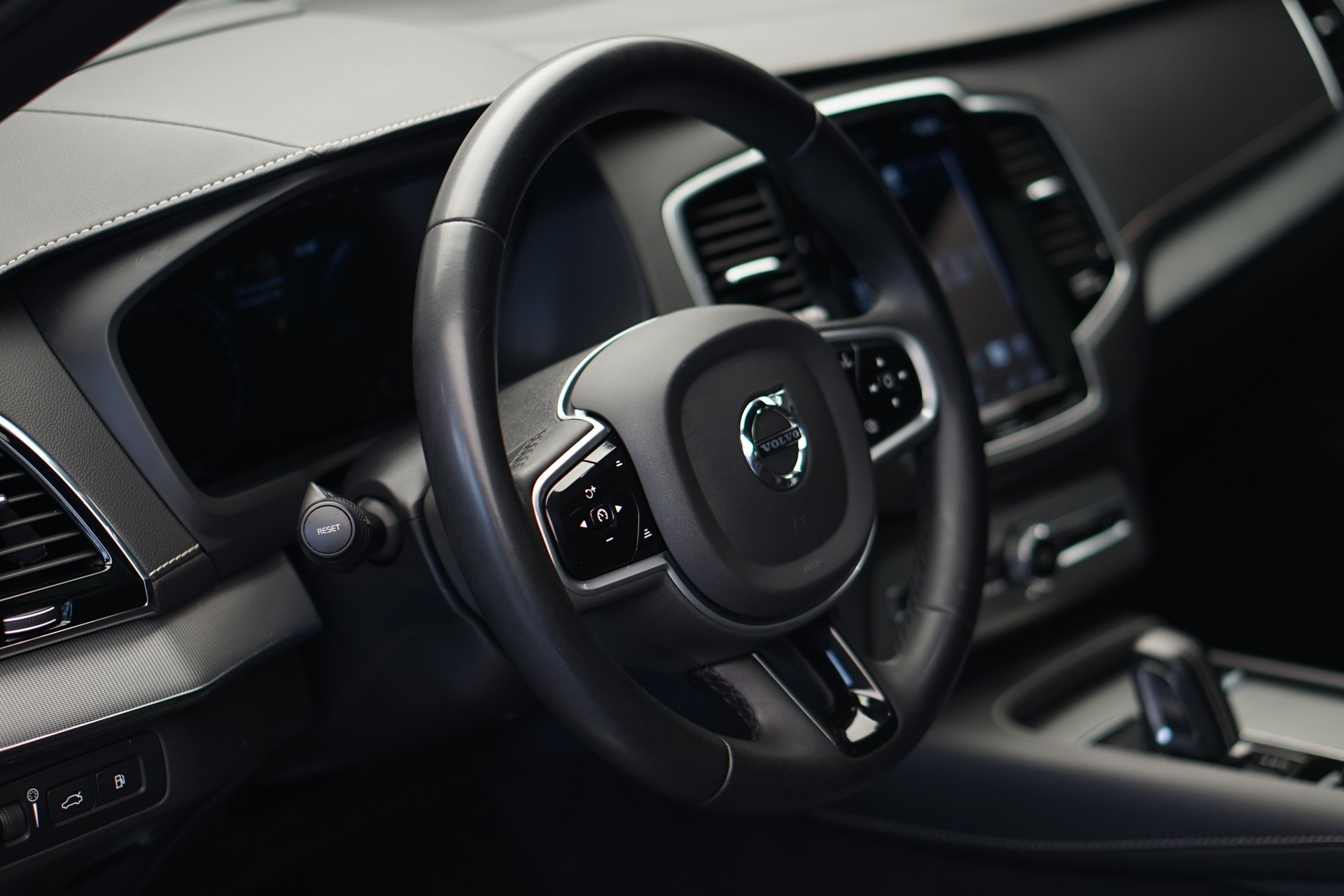 VOLVO XC90 T8 eAWD PluginHybrid R-Design Geartronic *Gratisservice* *7 Plätze*-image-29