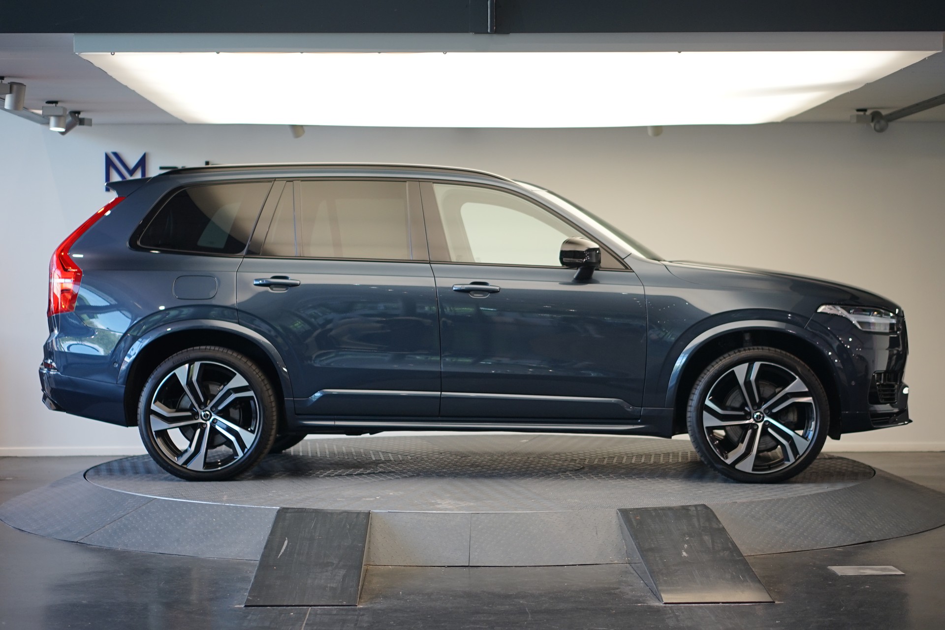 VOLVO XC90 T8 eAWD PluginHybrid R-Design Geartronic *Gratisservice* *7 Plätze*-showroom-element-3