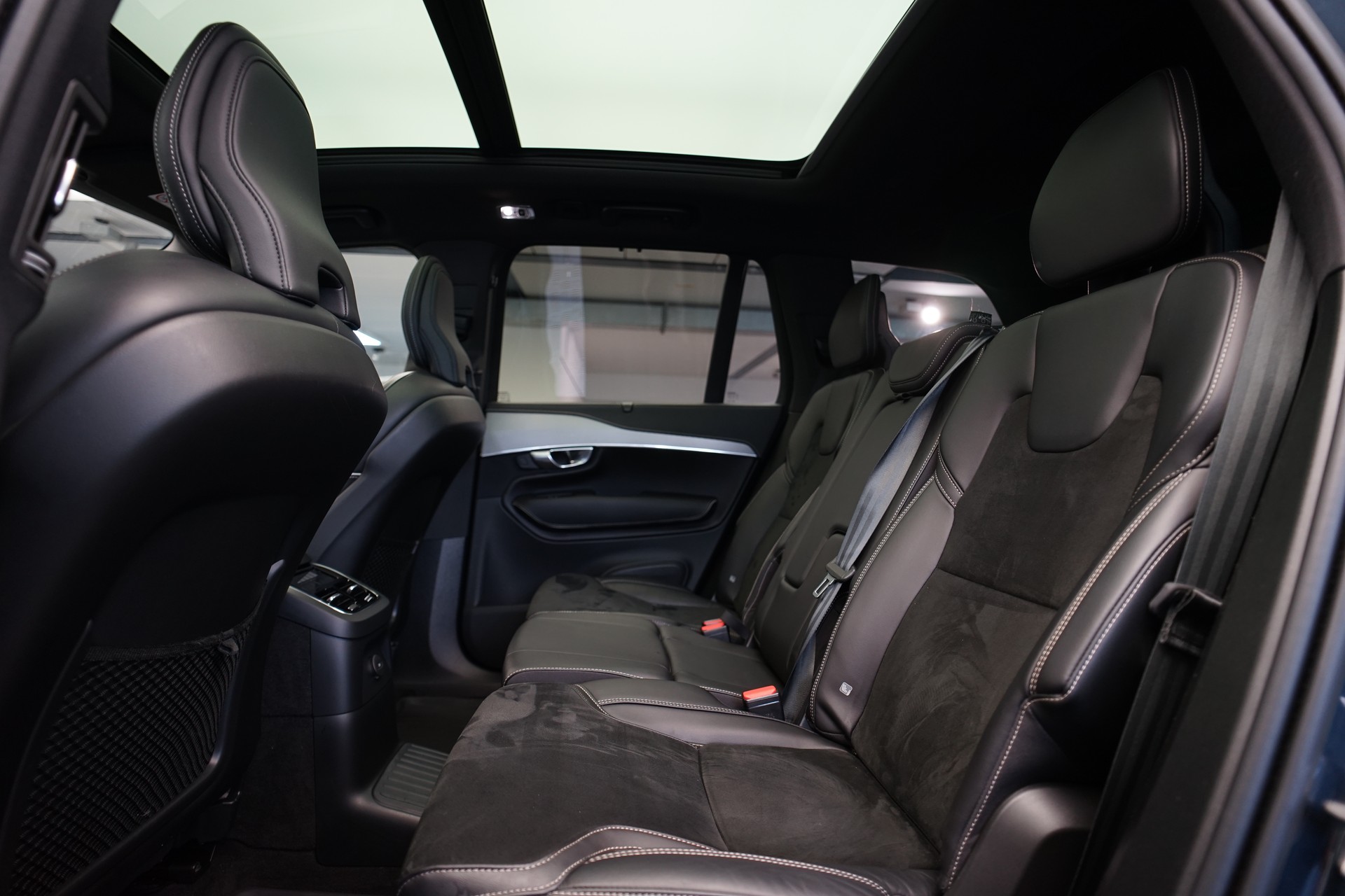VOLVO XC90 T8 eAWD PluginHybrid R-Design Geartronic *Gratisservice* *7 Plätze*-image-19