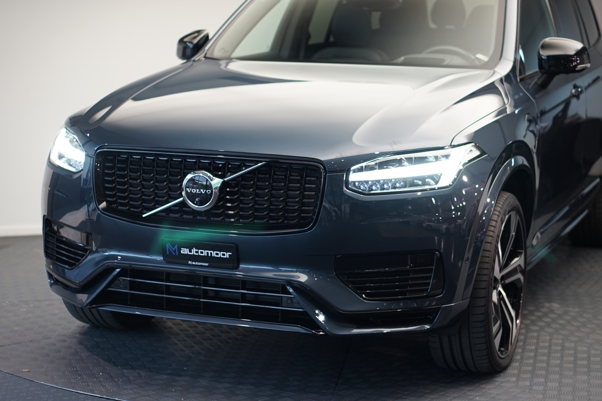 VOLVO XC90 T8 eAWD PluginHybrid R-Design Geartronic *Gratisservice* *7 Plätze*-image-9