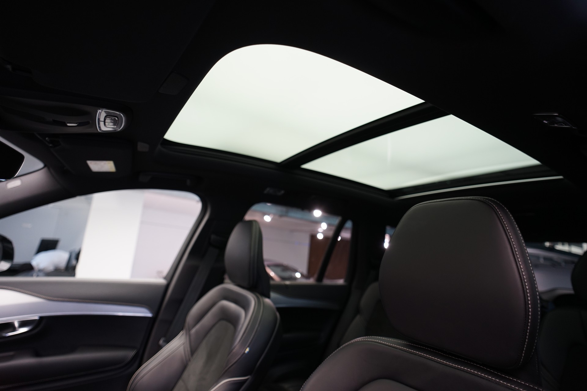 VOLVO XC90 T8 eAWD PluginHybrid R-Design Geartronic *Gratisservice* *7 Plätze*-image-17