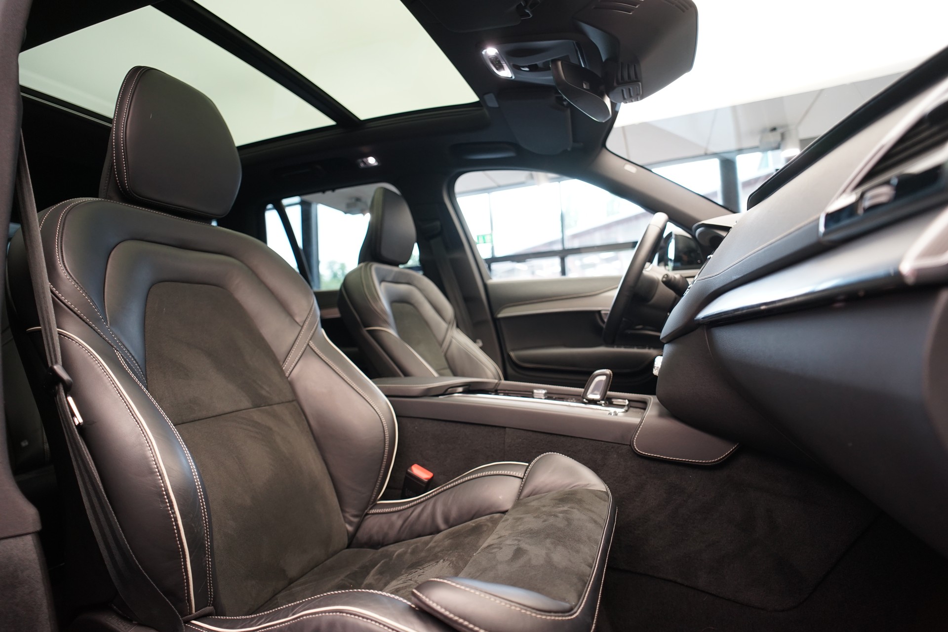 VOLVO XC90 T8 eAWD PluginHybrid R-Design Geartronic *Gratisservice* *7 Plätze*-image-15