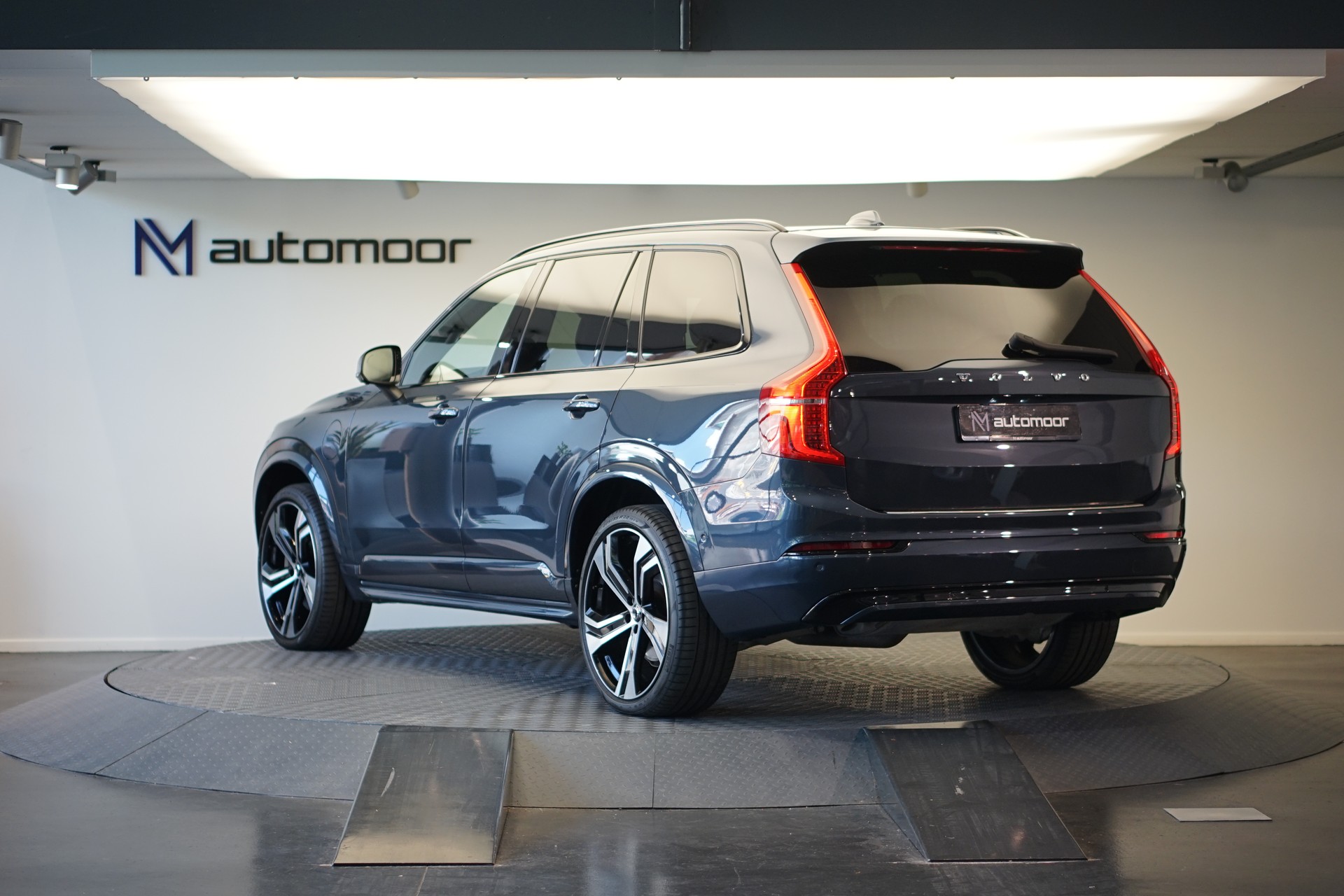 VOLVO XC90 T8 eAWD PluginHybrid R-Design Geartronic *Gratisservice* *7 Plätze*-image-6