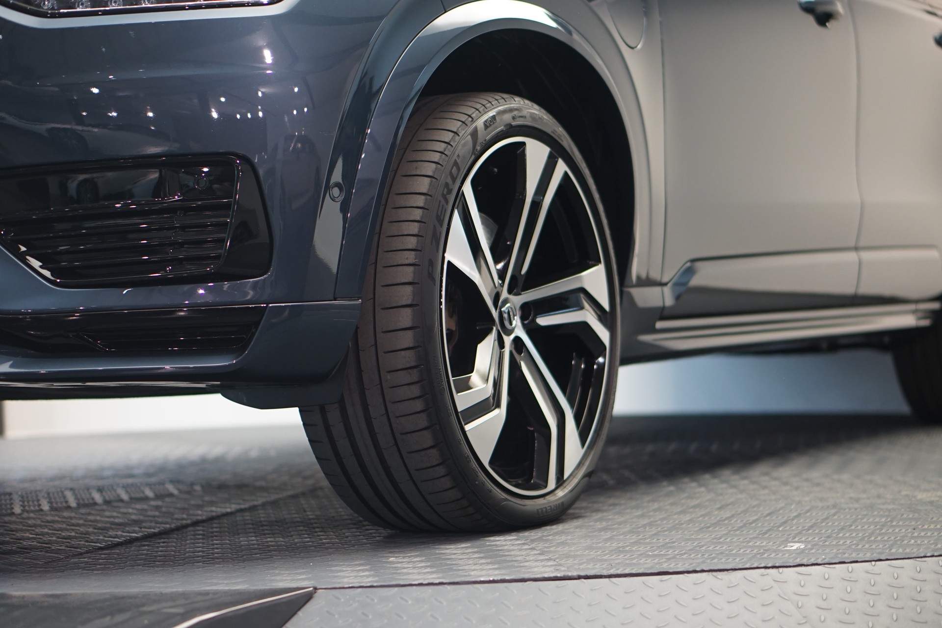 VOLVO XC90 T8 eAWD PluginHybrid R-Design Geartronic *Gratisservice* *7 Plätze*-image-41