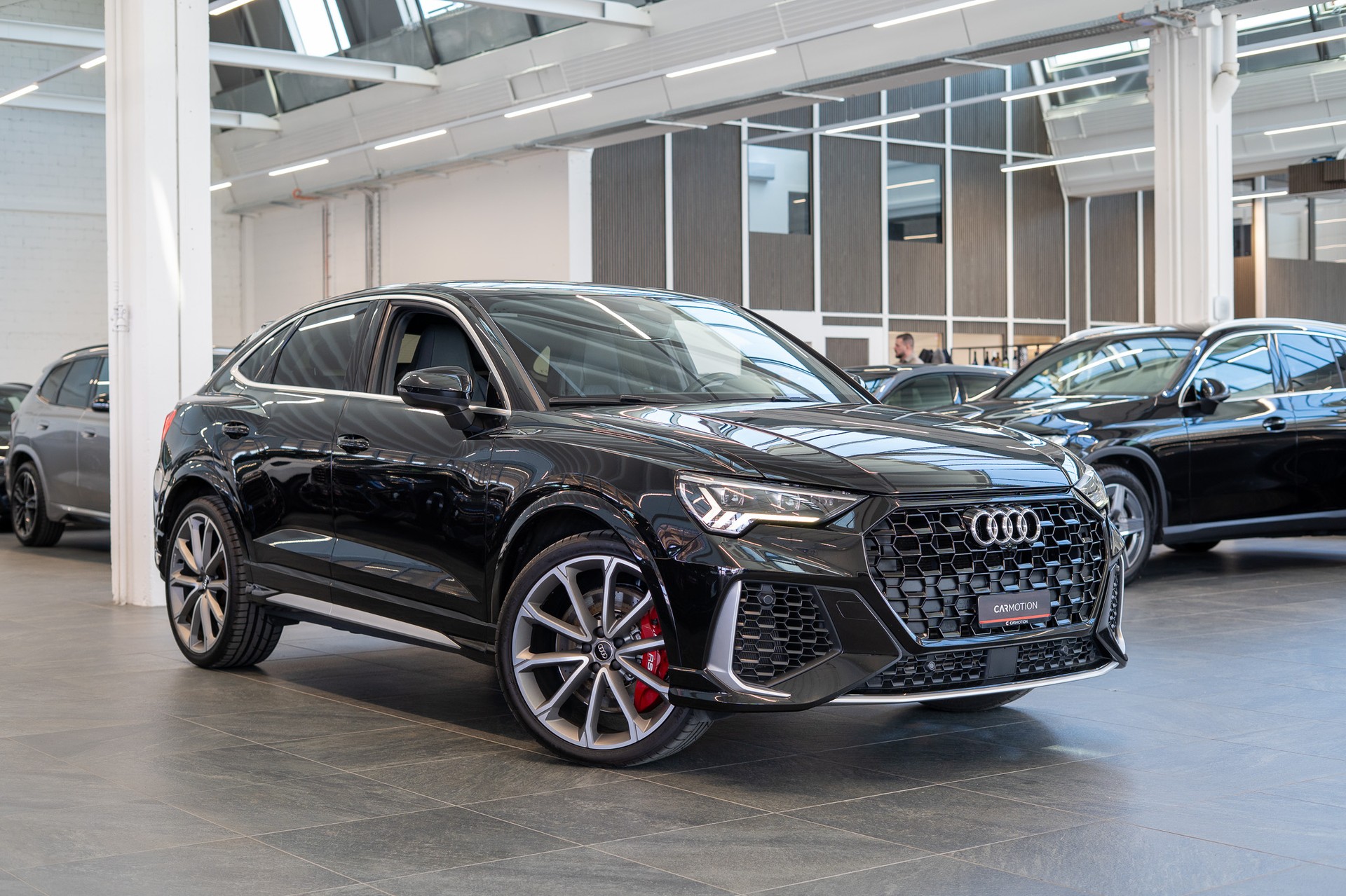 AUDI RS Q3 Sportback 2.5 TFSI quattro S-Tronic / Sportsitze / Rückfahrkamera / el. Sitze-showroom-element-2