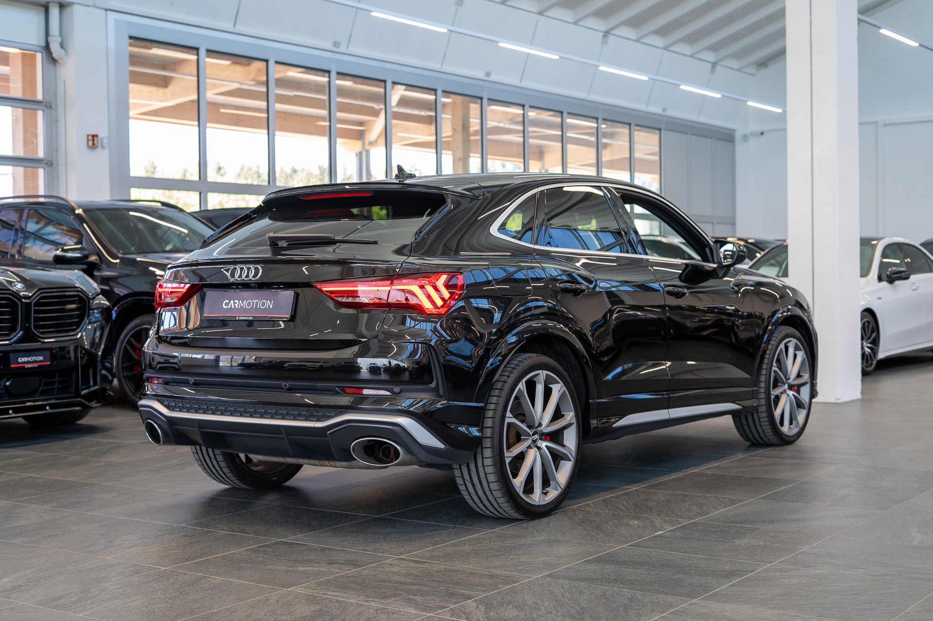 AUDI RS Q3 Sportback 2.5 TFSI quattro S-Tronic / Sportsitze / Rückfahrkamera / el. Sitze-showroom-element-3