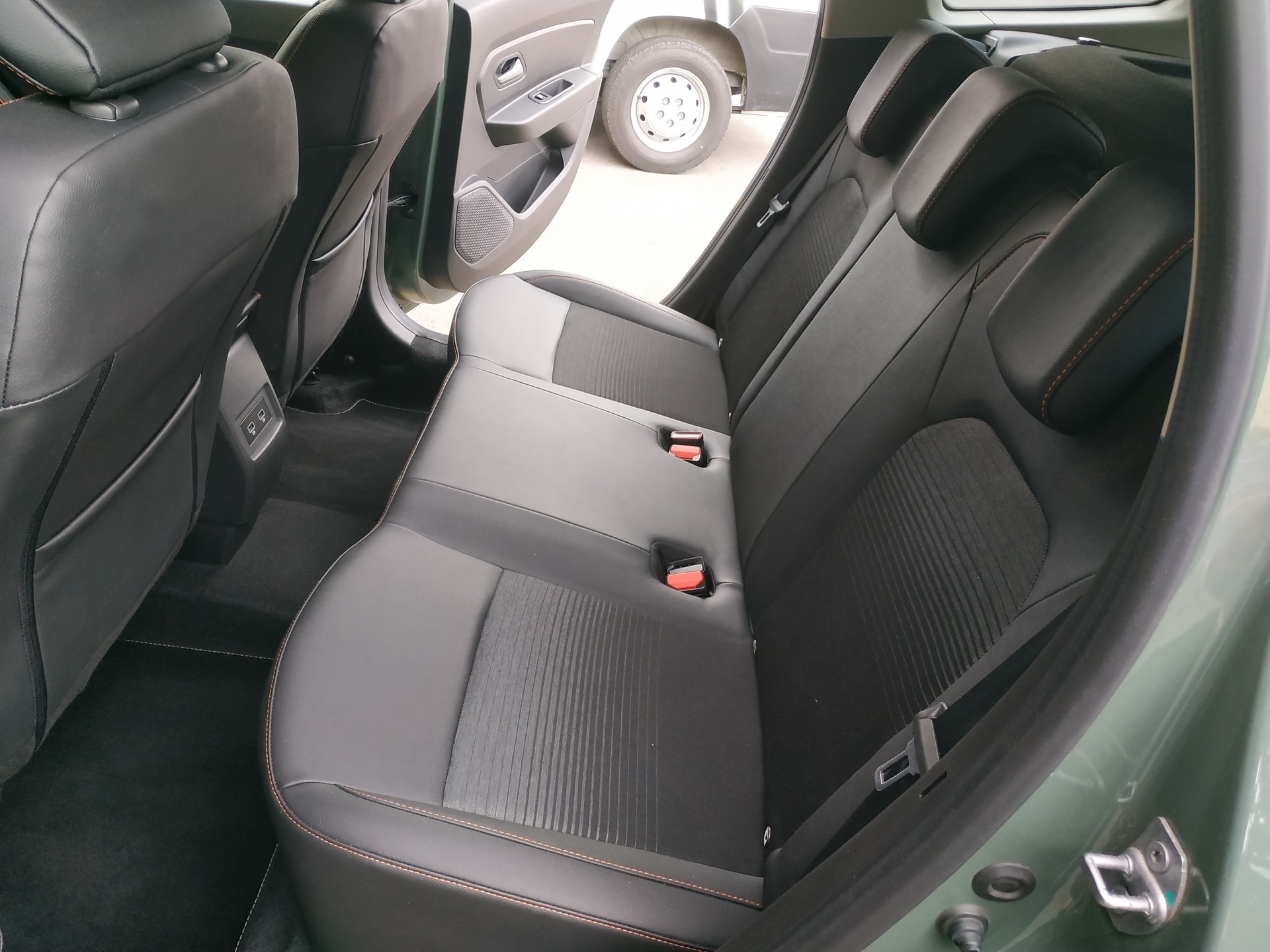 DACIA Duster TCe 150 Extreme EDC 4x2 Automat-image-19