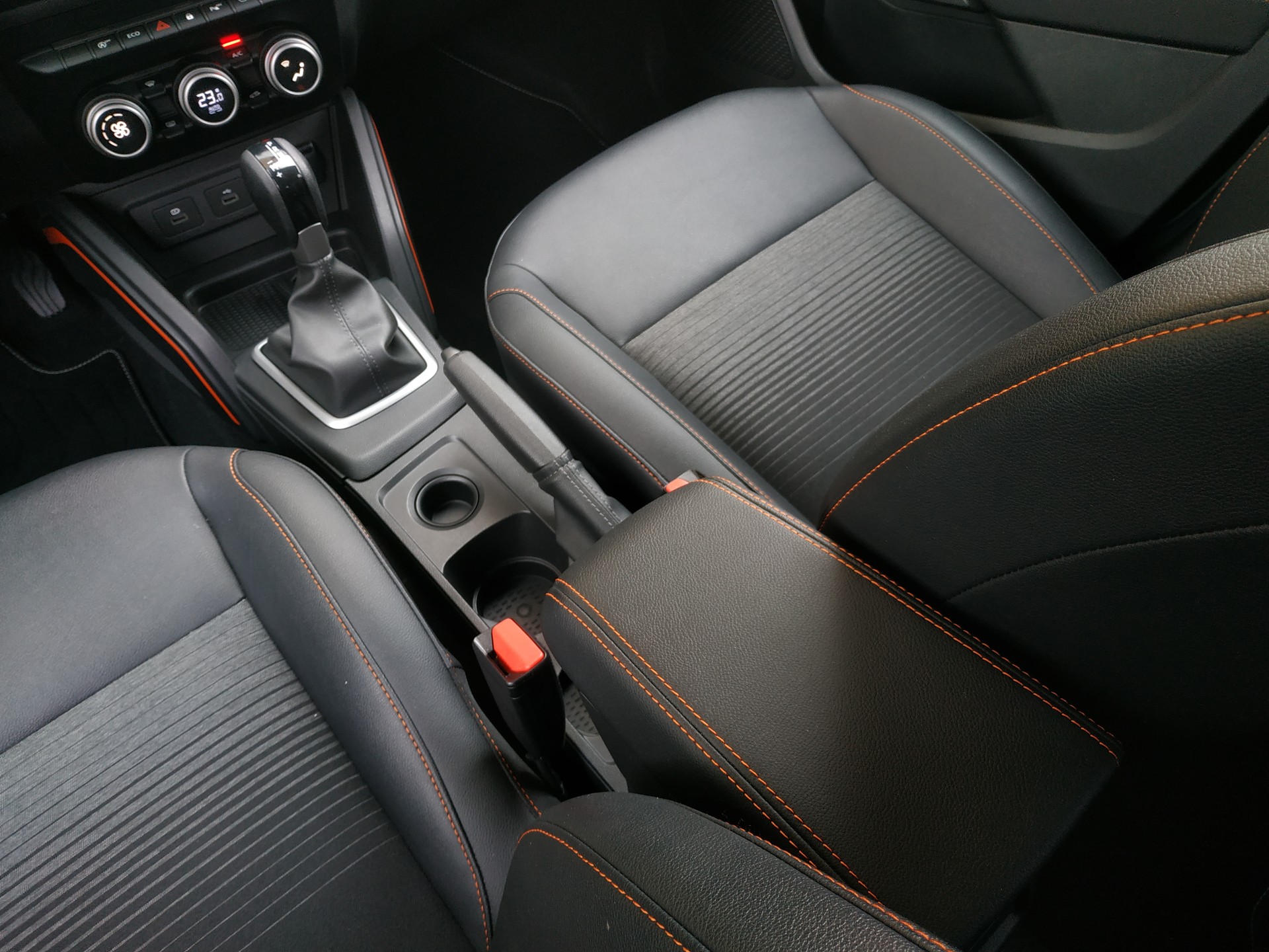 DACIA Duster TCe 150 Extreme EDC 4x2 Automat-image-14