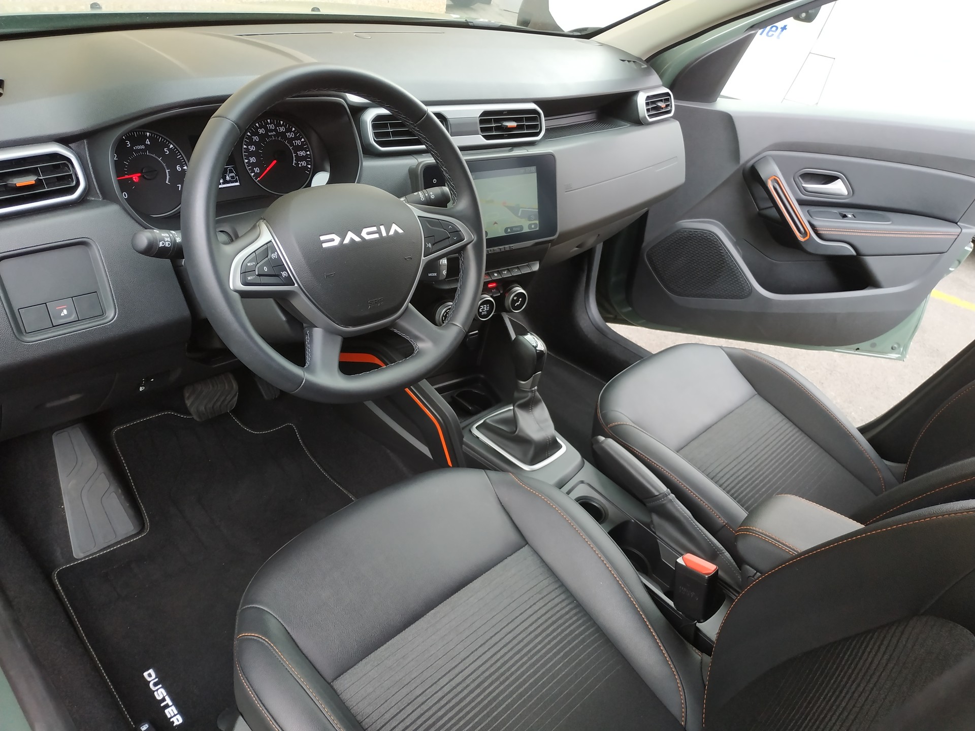 DACIA Duster TCe 150 Extreme EDC 4x2 Automat-image-9