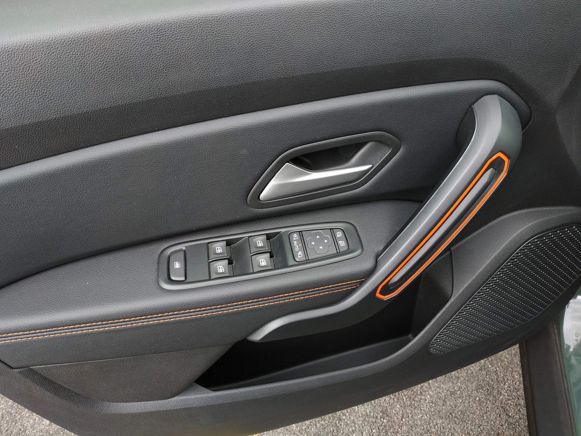 DACIA Duster TCe 150 Extreme EDC 4x2 Automat-image-17