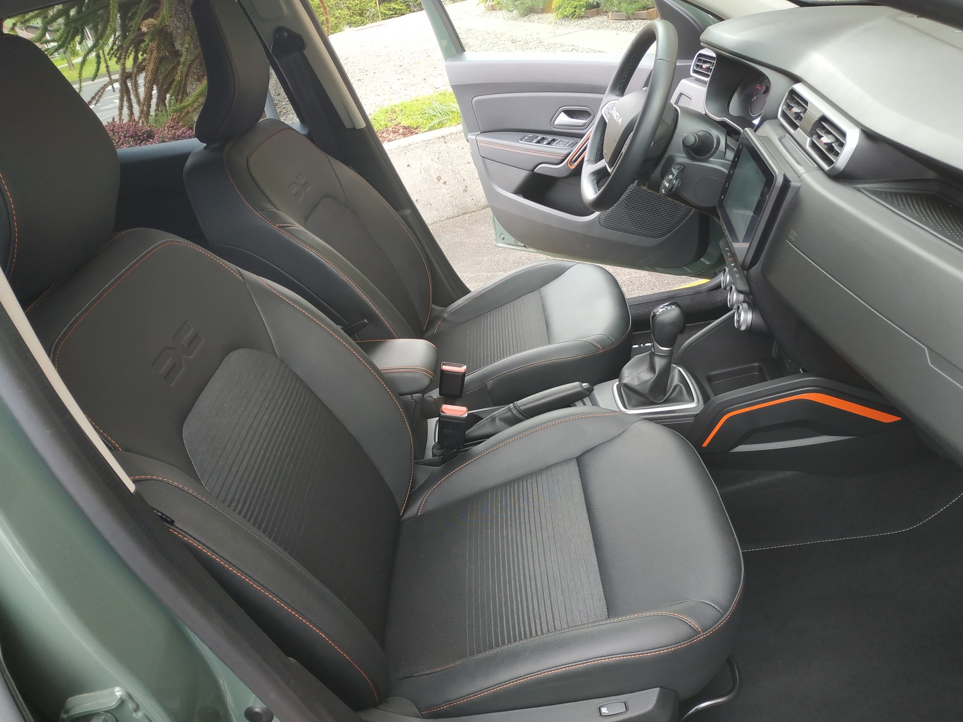 DACIA Duster TCe 150 Extreme EDC 4x2 Automat-image-13