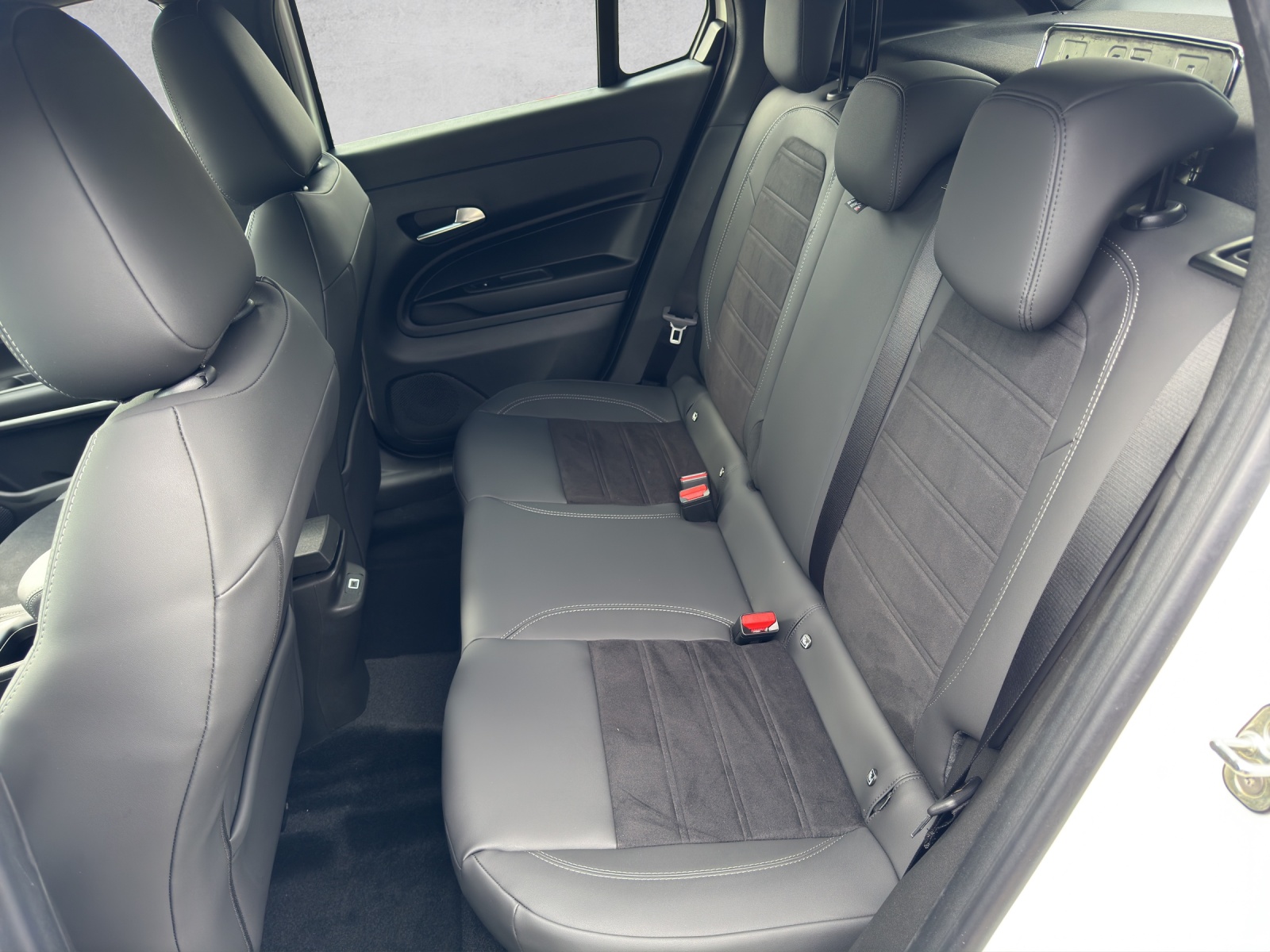 FIAT 600 1.2 Hybrid 145 Sport-image-10