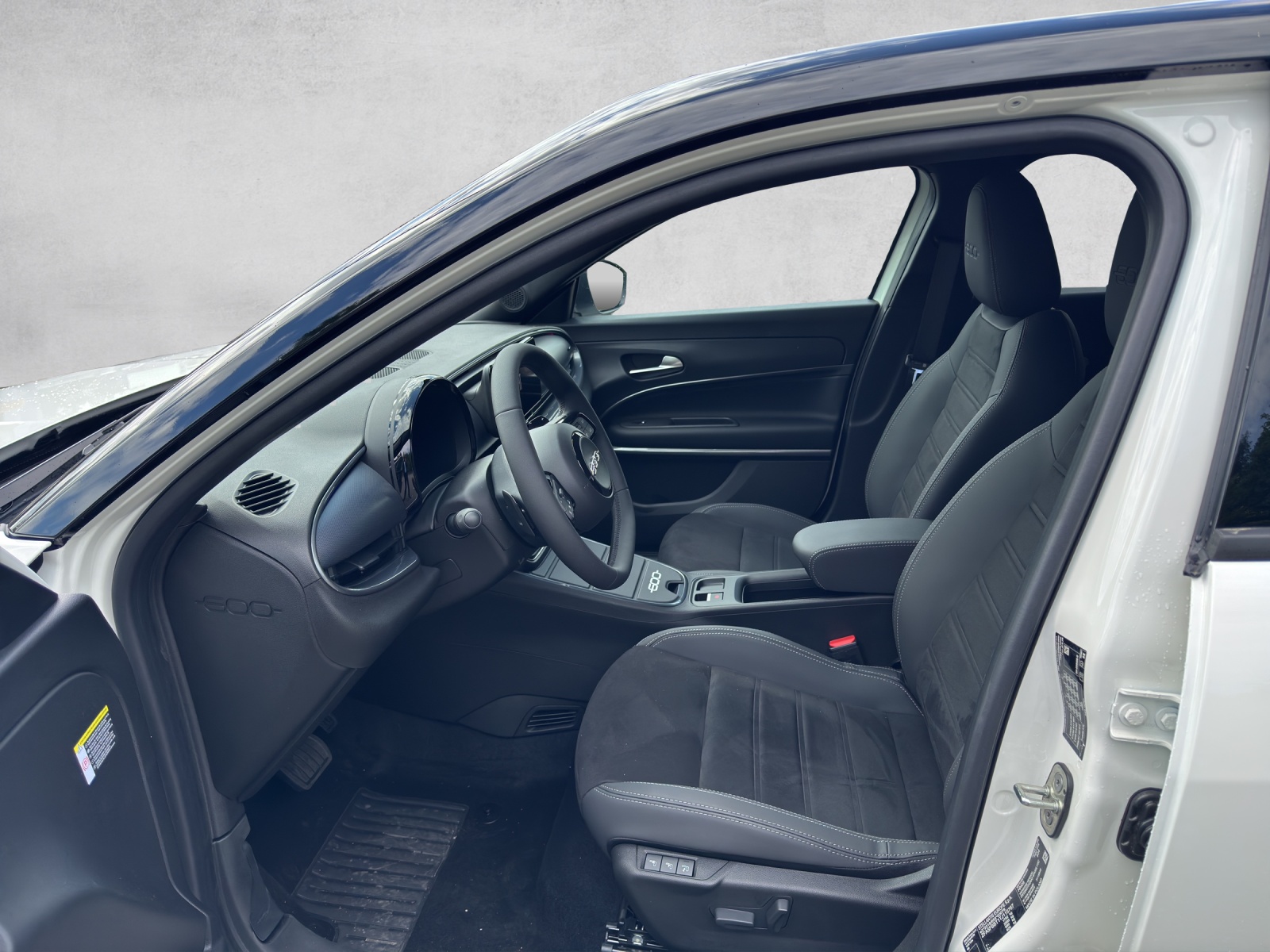 FIAT 600 1.2 Hybrid 145 Sport-image-8