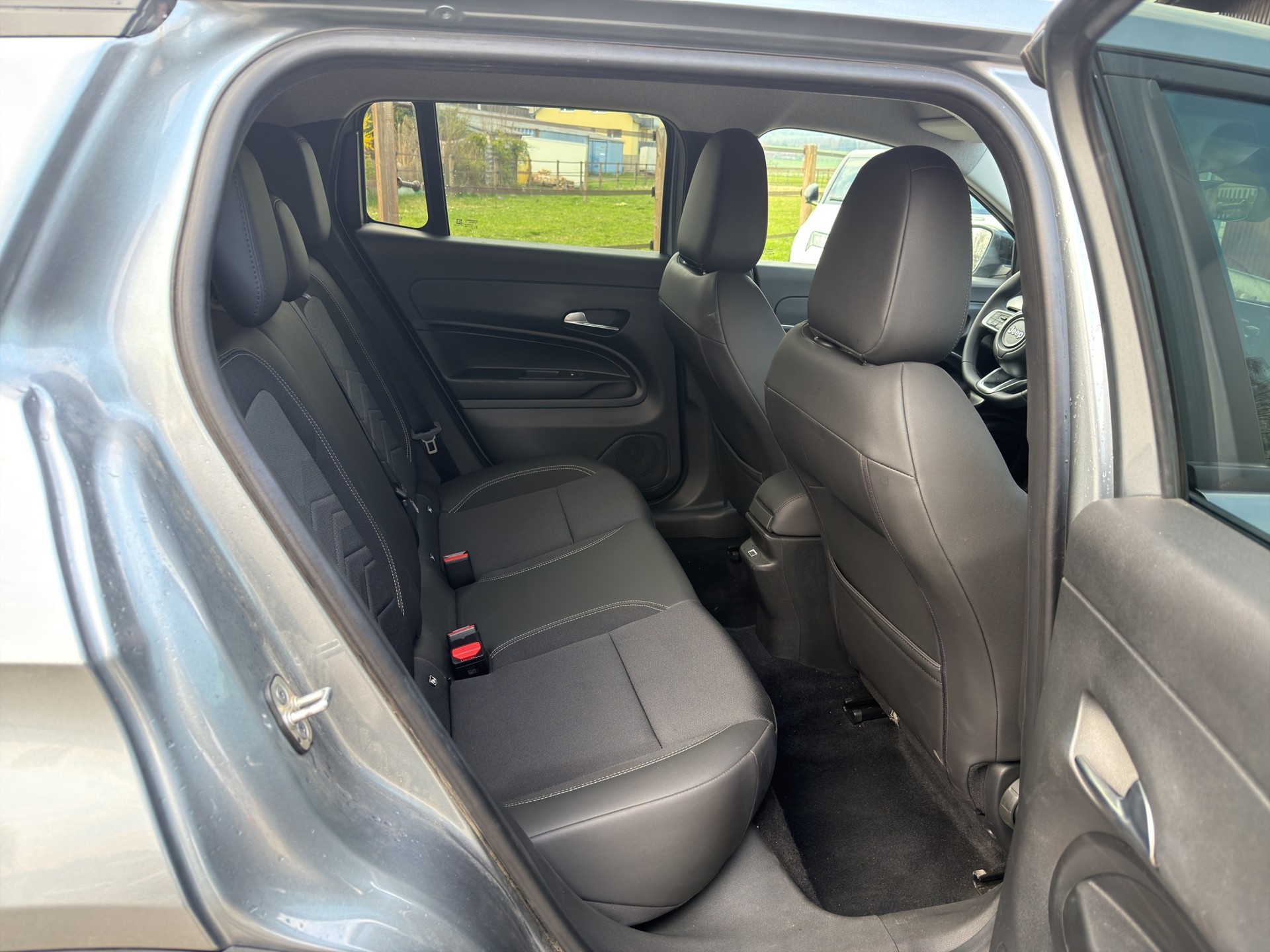 JEEP Avenger Summit-image-21