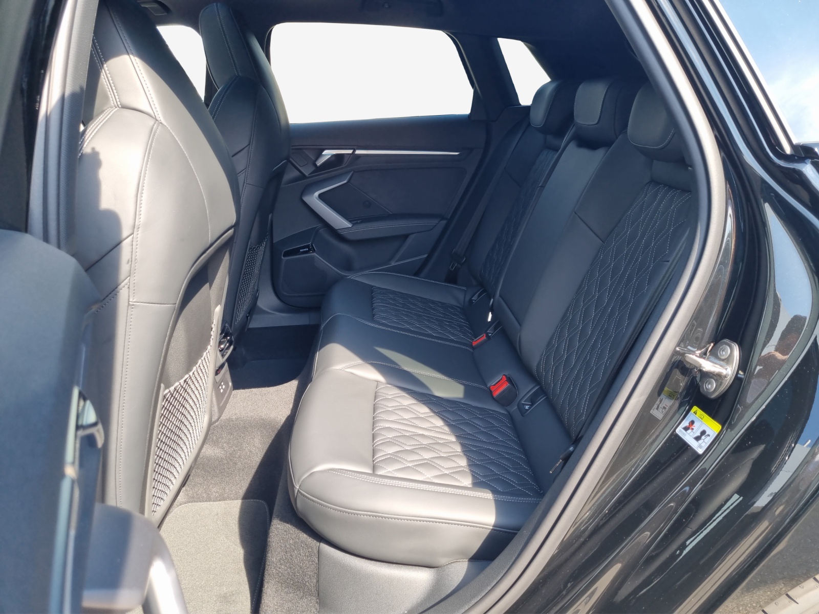 AUDI S3 Sportback TFSI quattro S-tronic-image-11