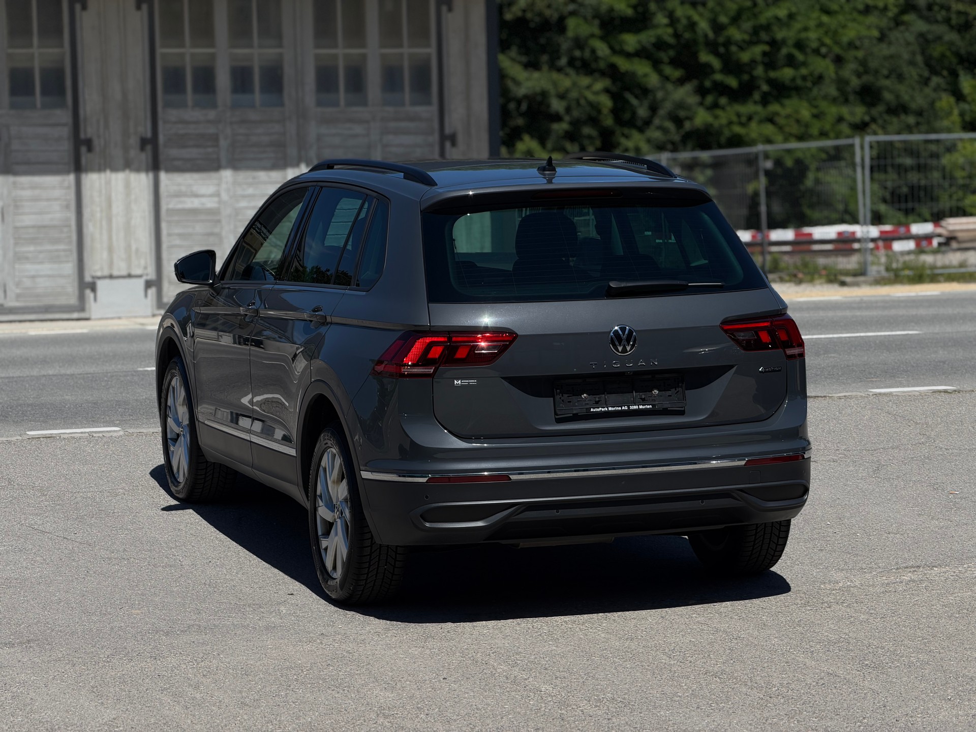 VW Tiguan 2.0 TDI SCR Life 4Motion DSG-image-6