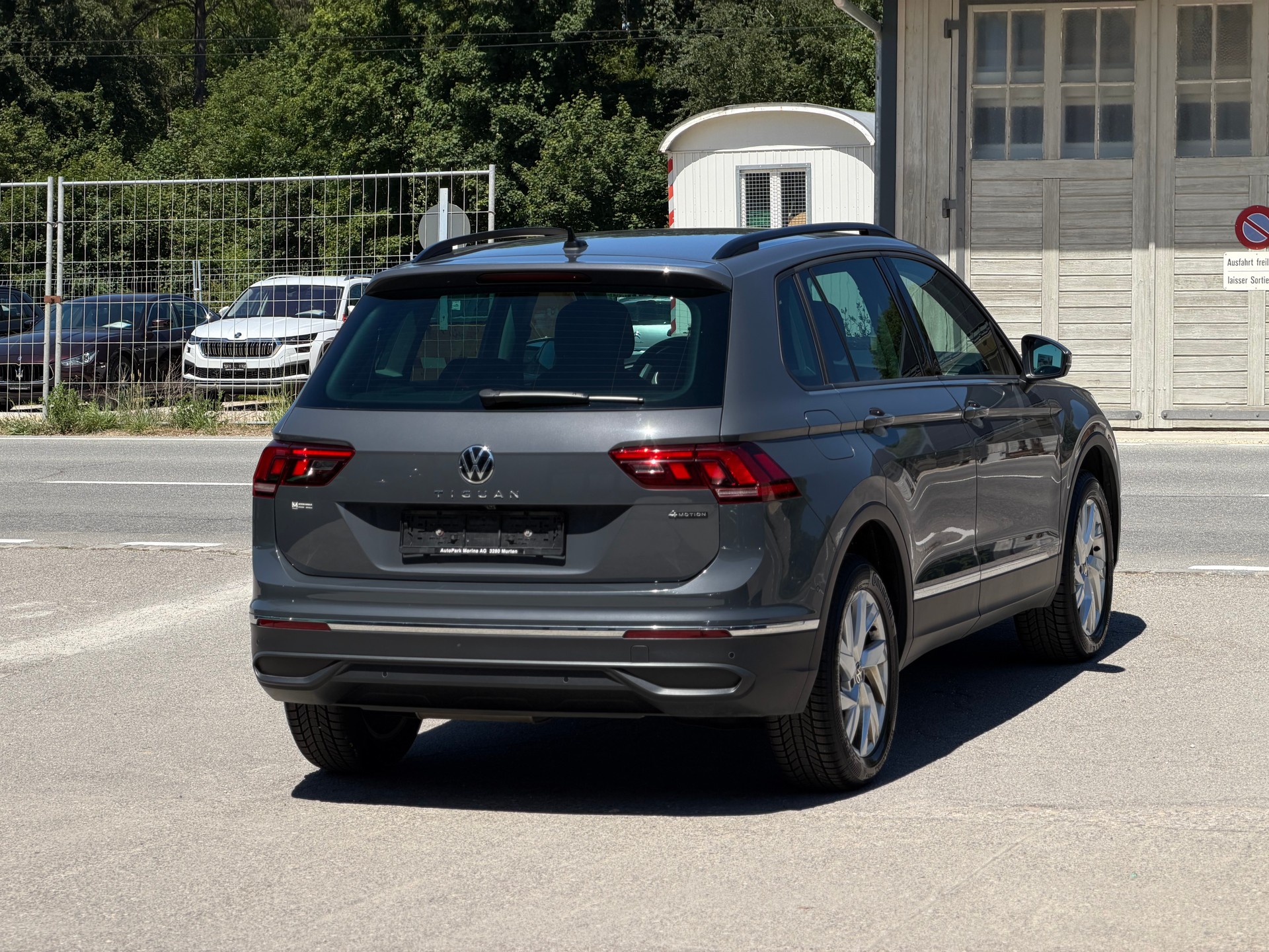VW Tiguan 2.0 TDI SCR Life 4Motion DSG-image-4