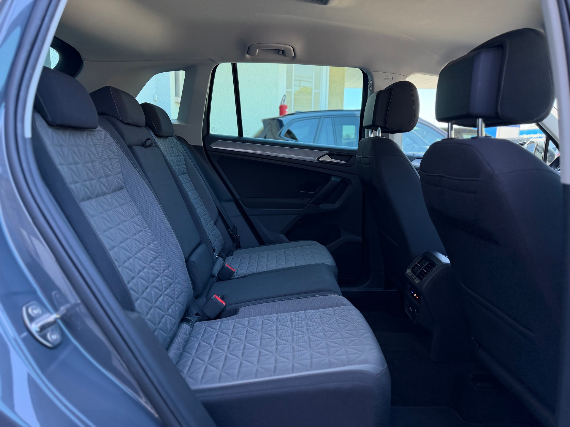 VW Tiguan 2.0 TDI SCR Life 4Motion DSG-image-12