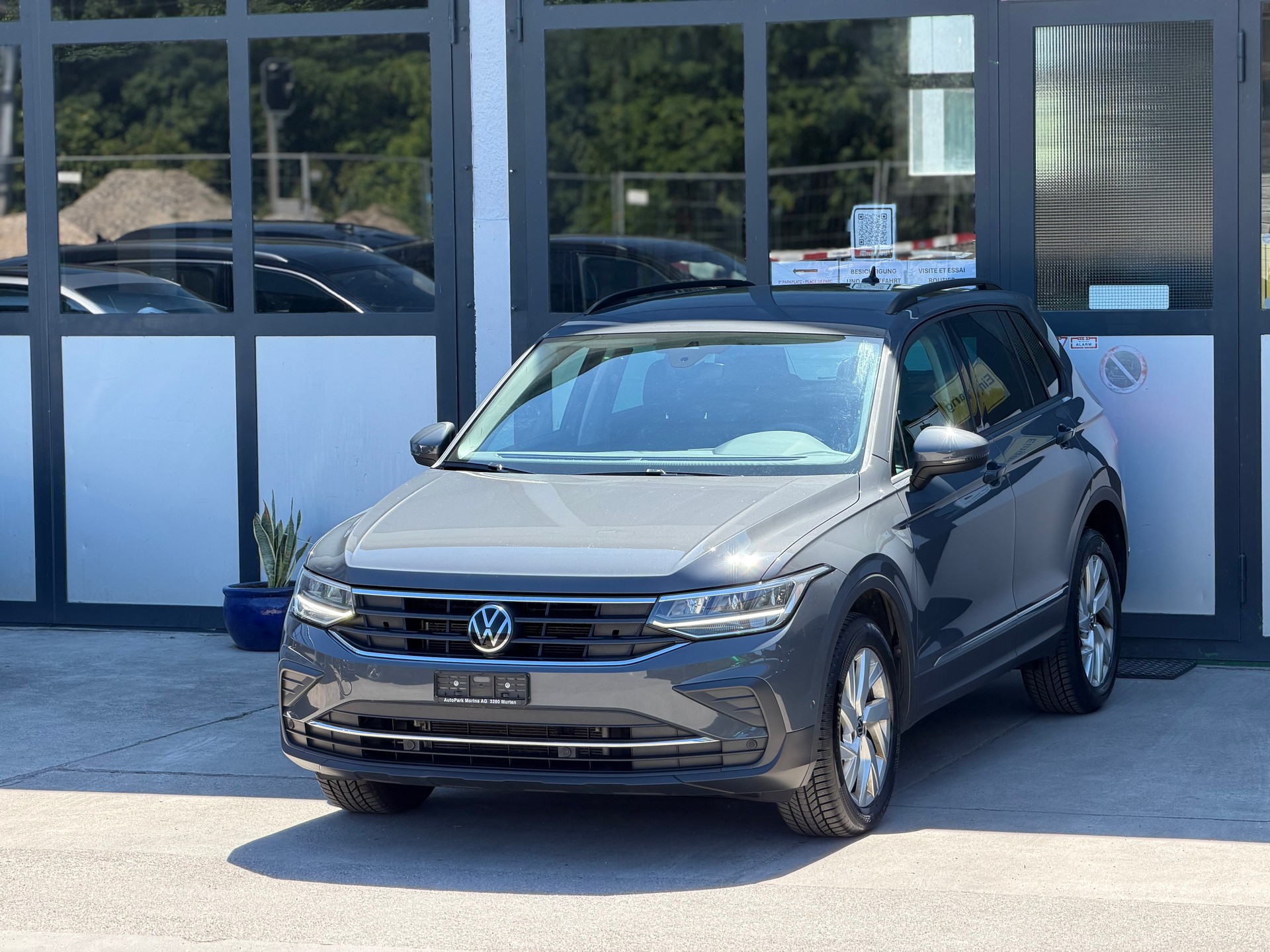 VW Tiguan 2.0 TDI SCR Life 4Motion DSG-showroom-element-1