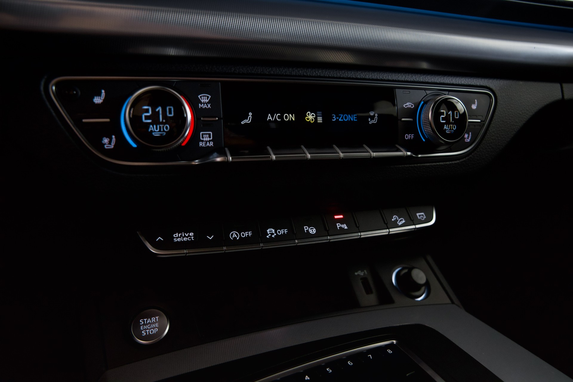 AUDI Q5 2.0 TFSI sport quattro S-tronic S-line-image-29