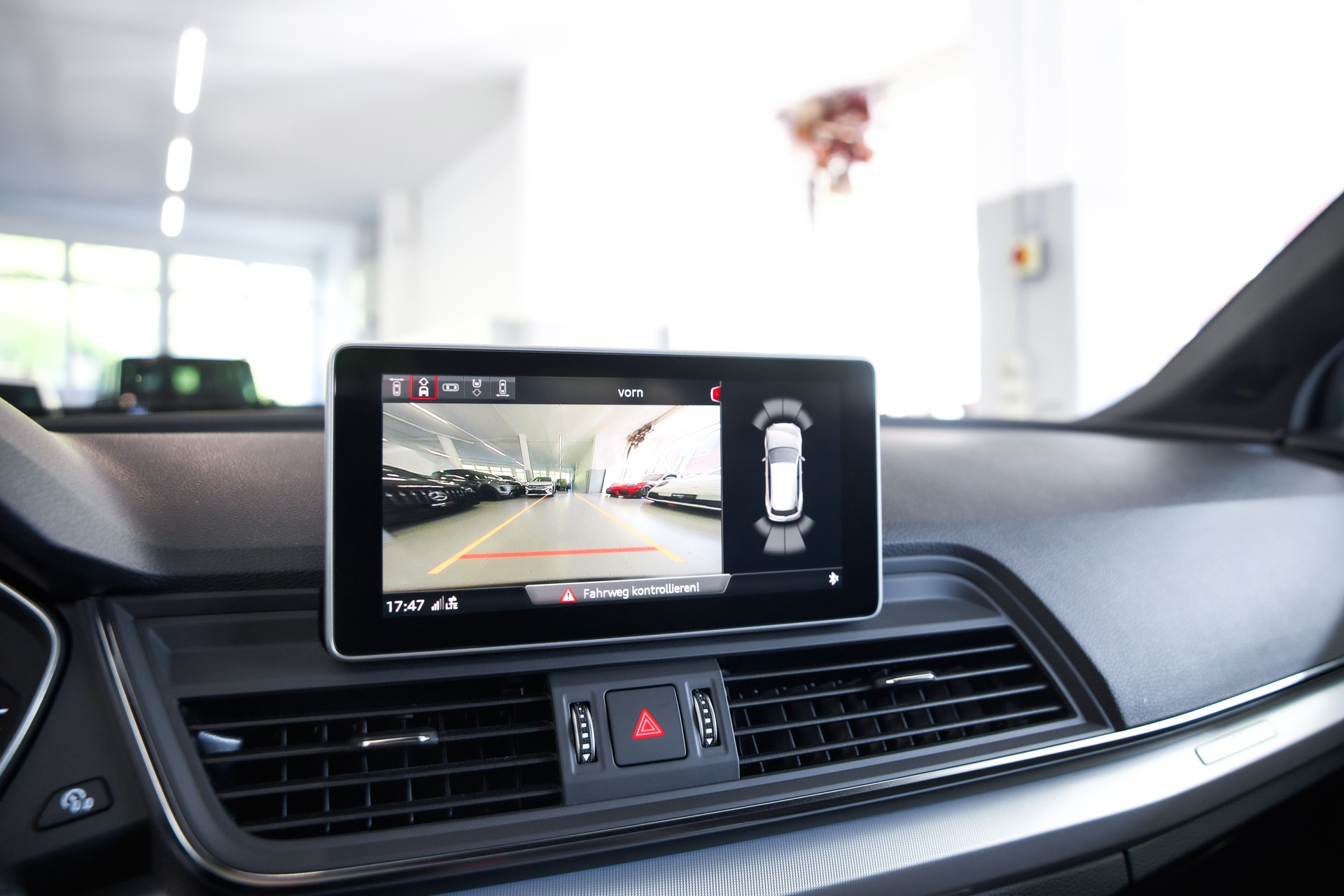 AUDI Q5 2.0 TFSI sport quattro S-tronic S-line-image-25
