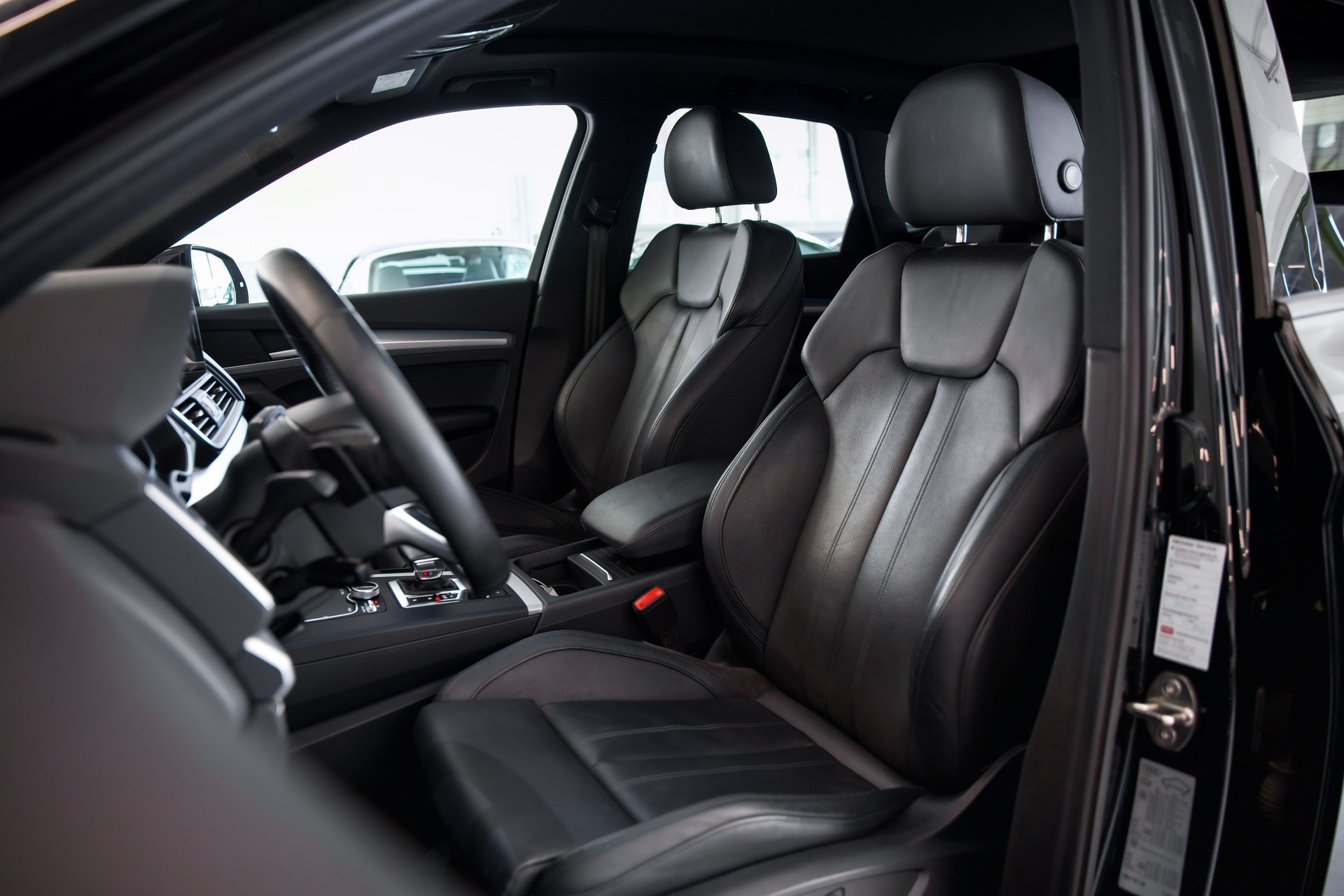 AUDI Q5 2.0 TFSI sport quattro S-tronic S-line-image-18